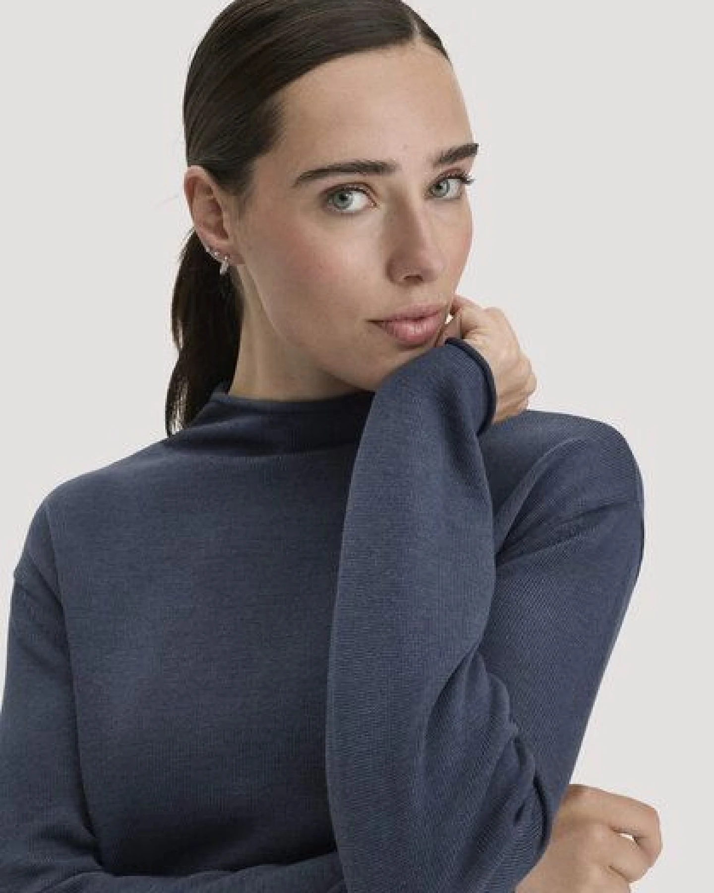 hessnatur Strickkleid Relaxed aus TENCEL Lyocell mit Bio-Baumwolle – Ansicht 2