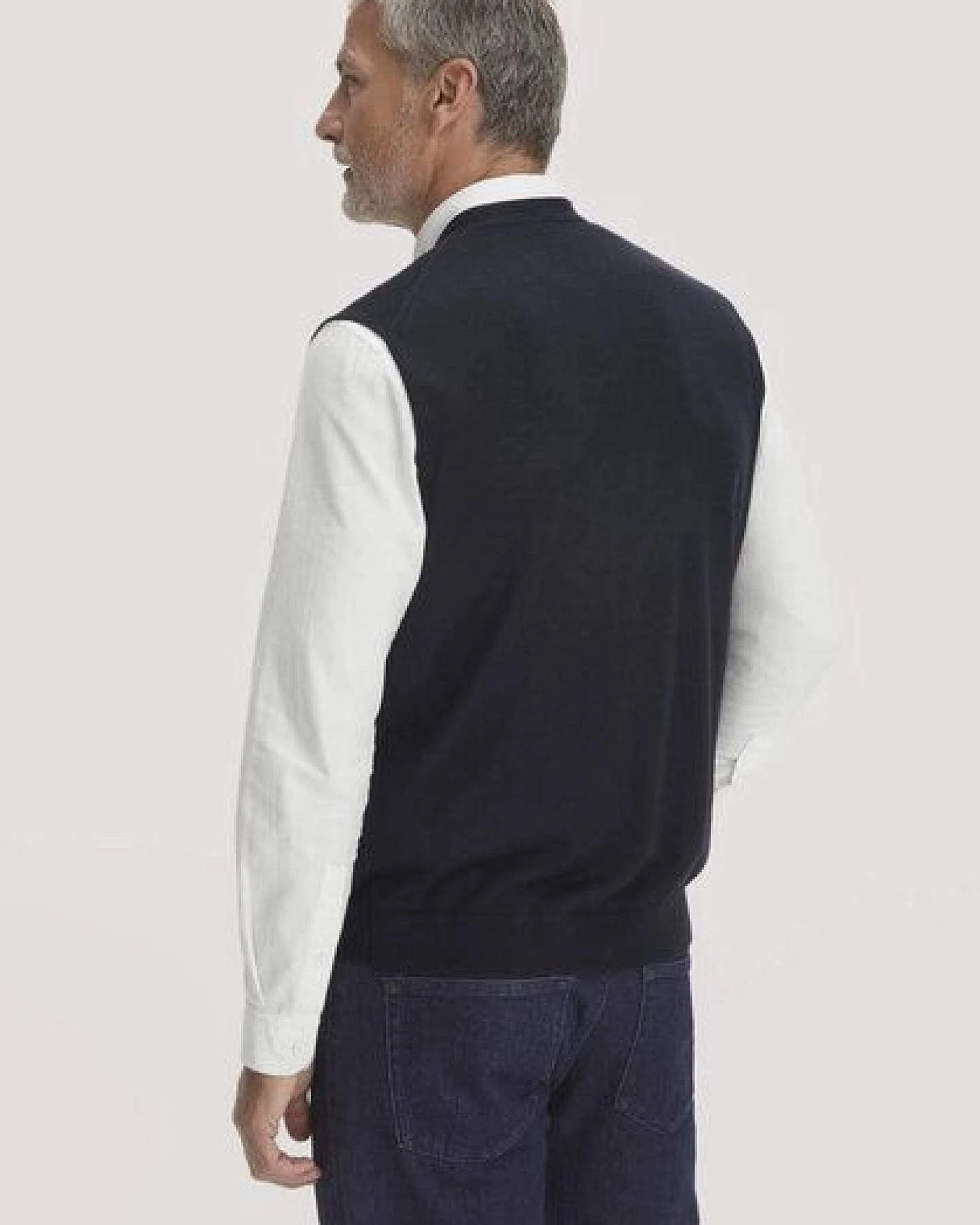 hessnatur Strickweste Regular aus reiner Bio-Merinowolle – Ansicht 2