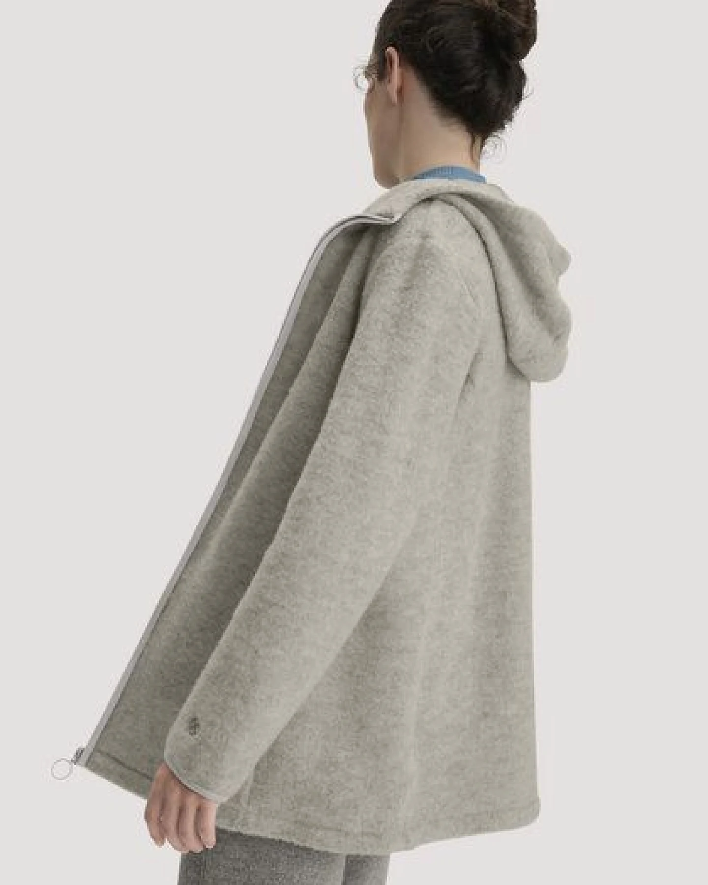 hessnatur Wollfleece-Jacke mit Kapuze Regular aus reiner Bio-Merinowolle – Ansicht 2