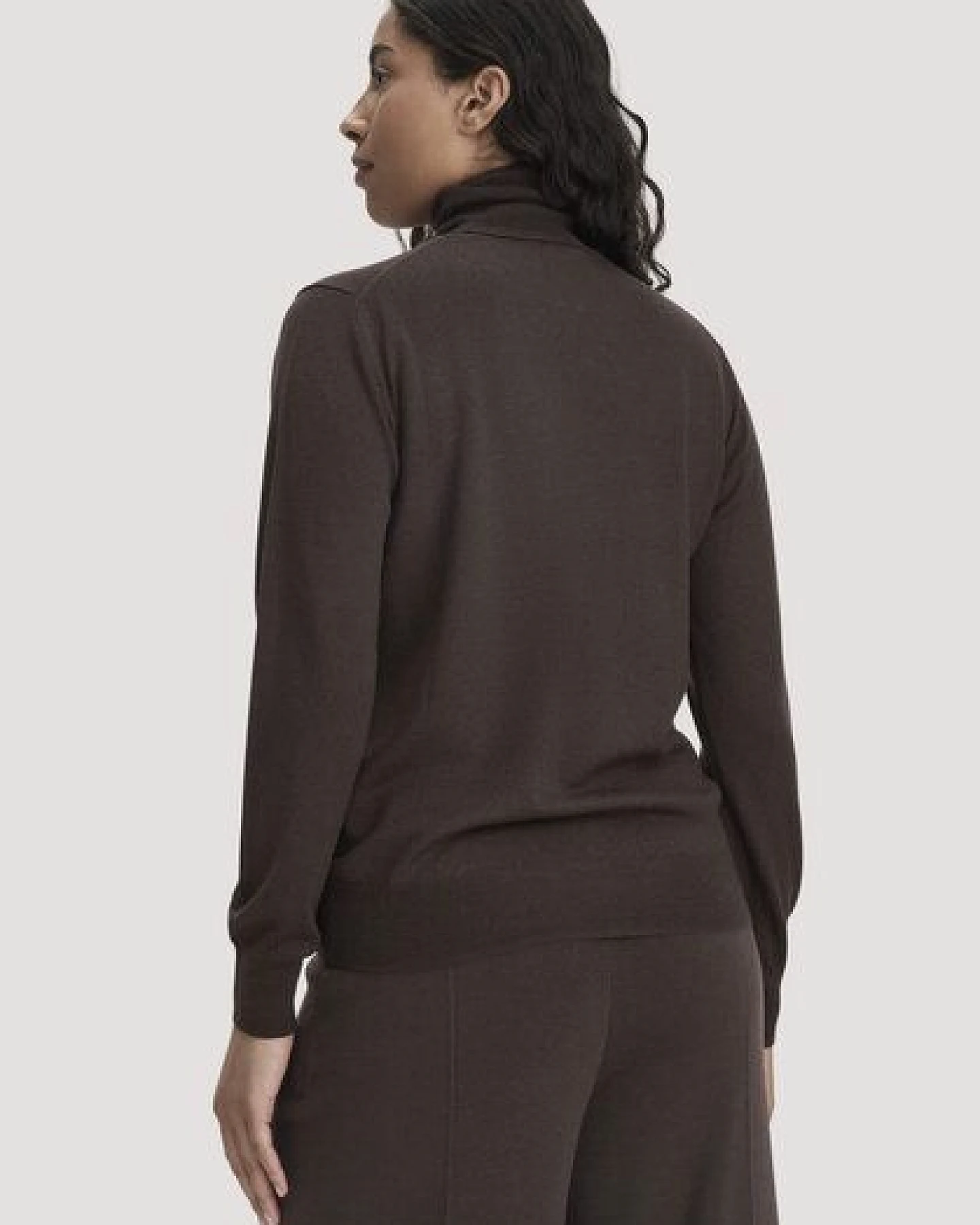 hessnatur Rollkragenpullover Relaxed aus reiner Bio-Merinowolle – Ansicht 2