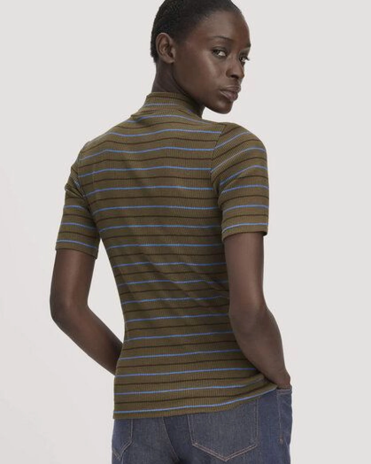 hessnatur Slubrib Streifen T-Shirt Slim aus Bio-Baumwolle – Ansicht 2