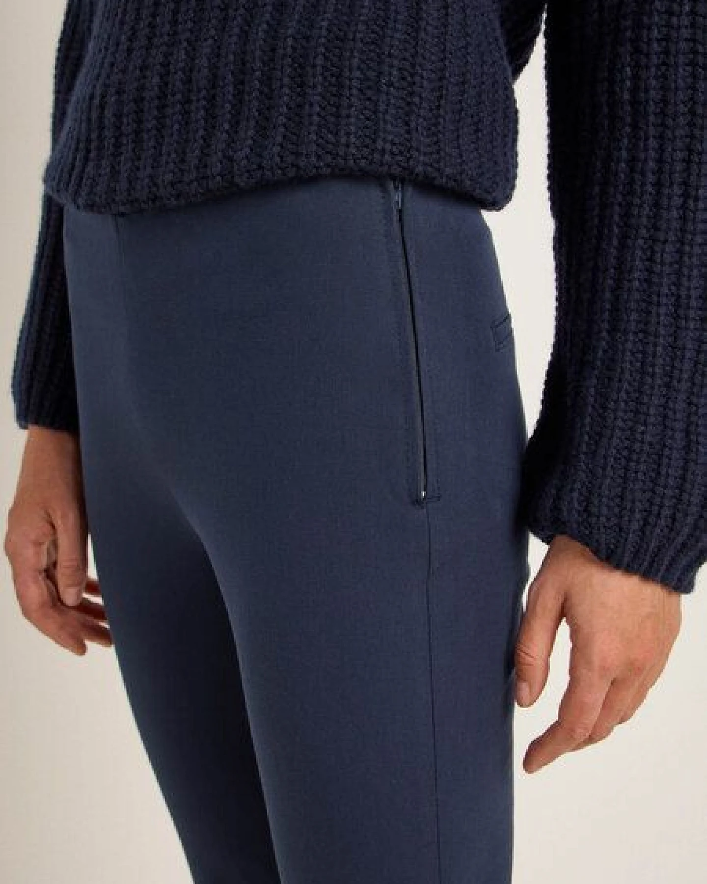 LANIUS Hose mit ausgestelltem Bein aus Bio-Baumwolle und Comfort Stretch – Ansicht 4