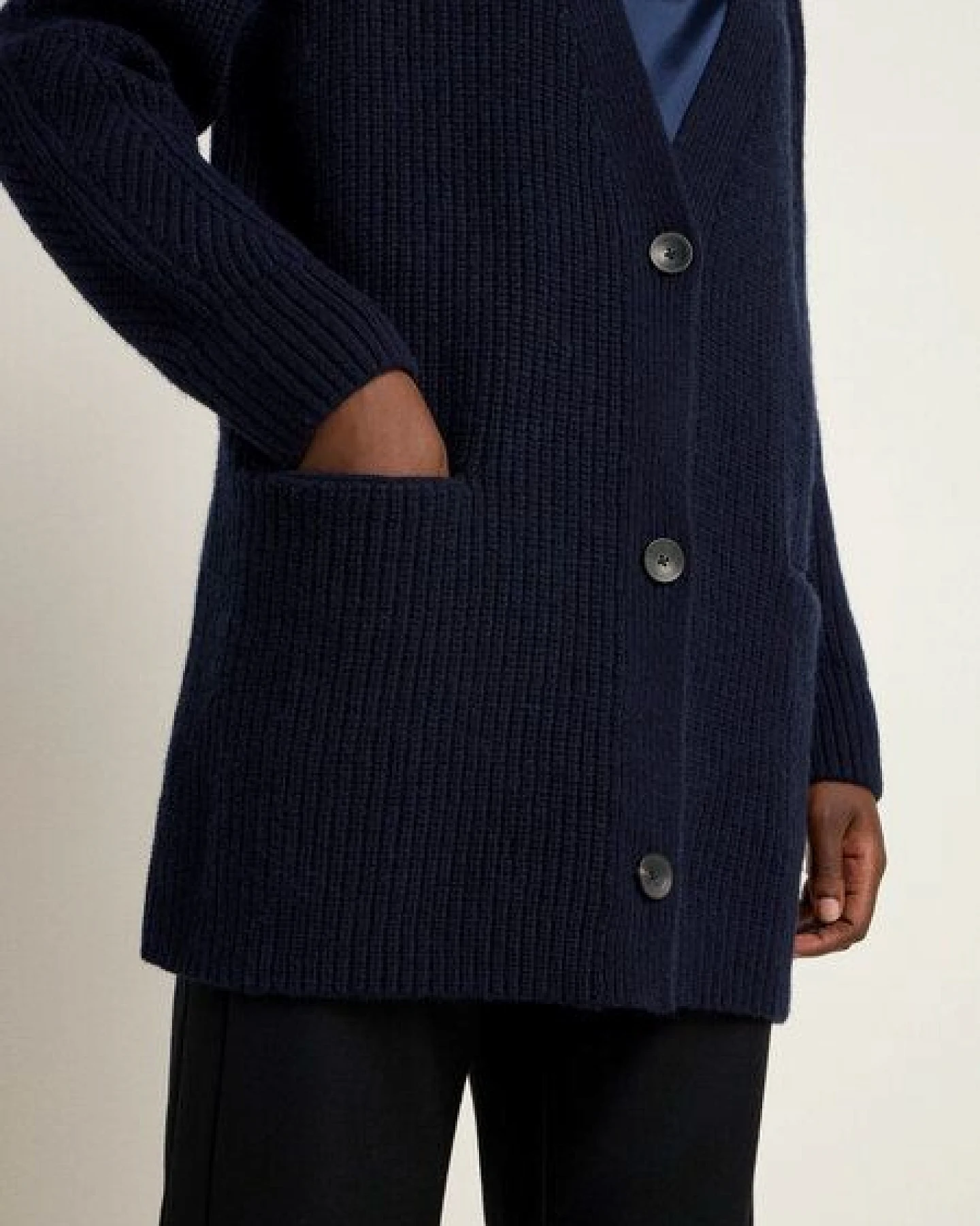 LANIUS Lange Strickjacke aus Bio-Schurwolle und Bio-Baumwolle – Ansicht 4