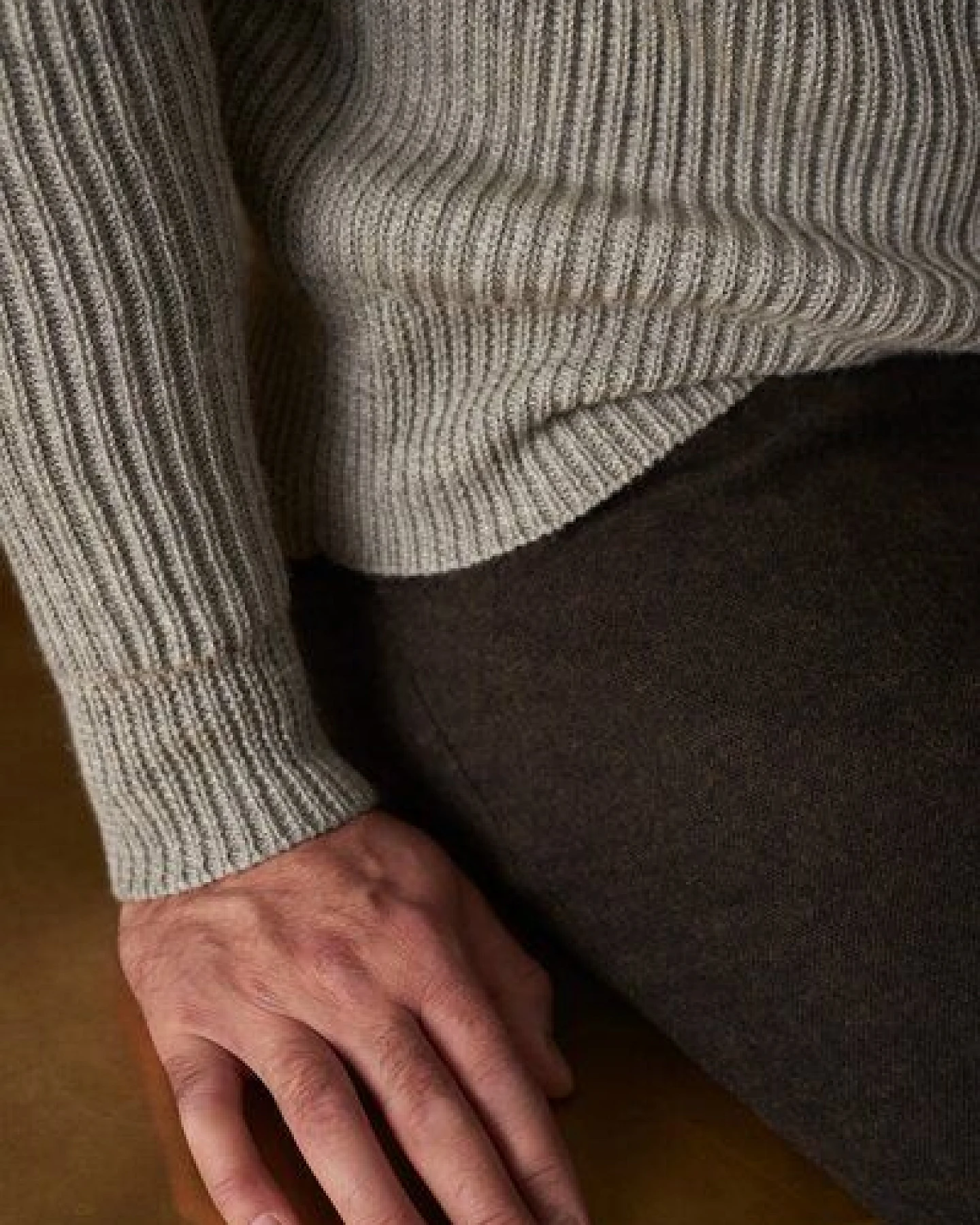 Stricktroyer NOLAN aus ungefärbter Alpaka/Merinowolle von About Companions – Ansicht 4