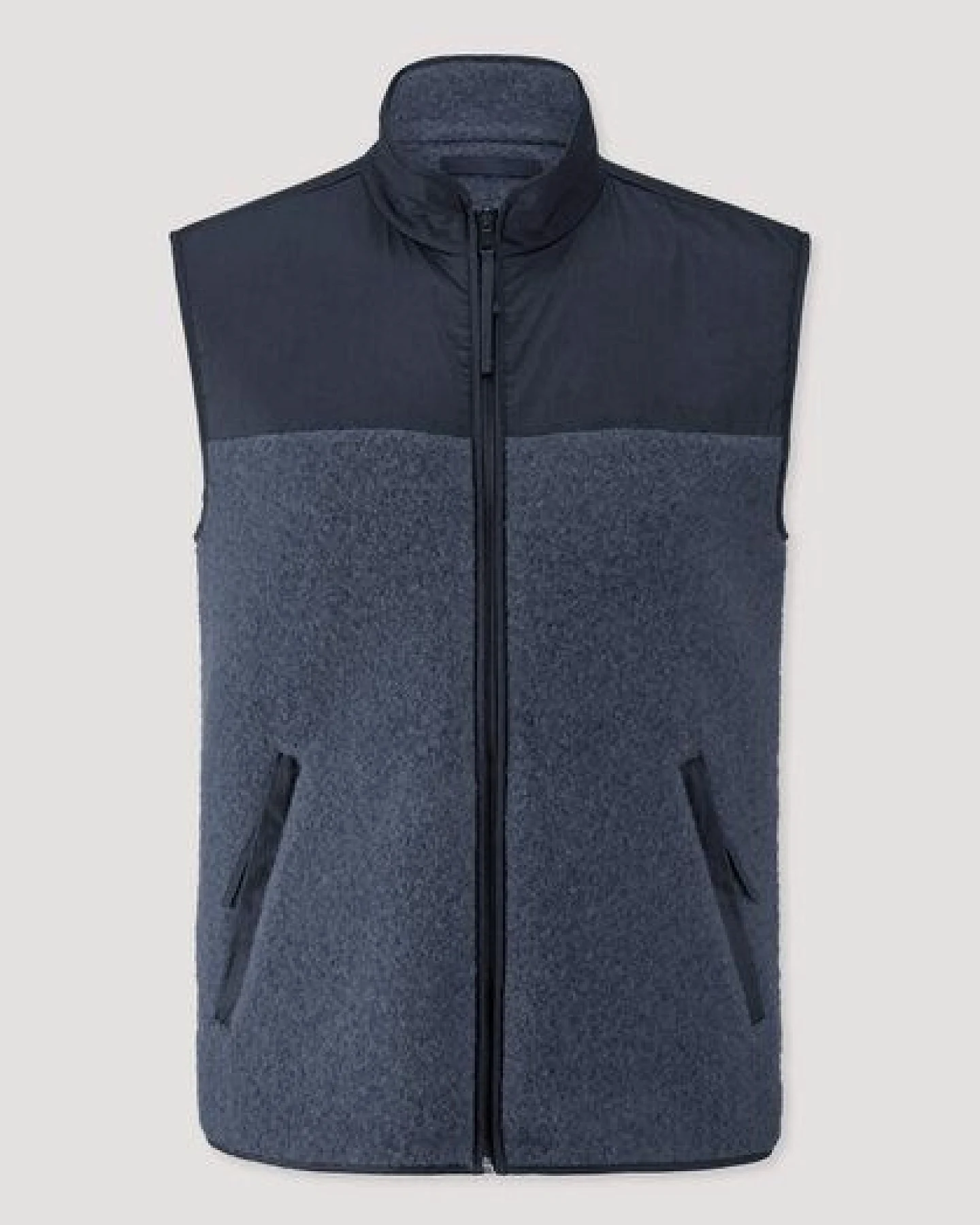 hessnatur Wollfleece Weste Patched Regular aus reiner Bio-Merinowolle – Ansicht 4