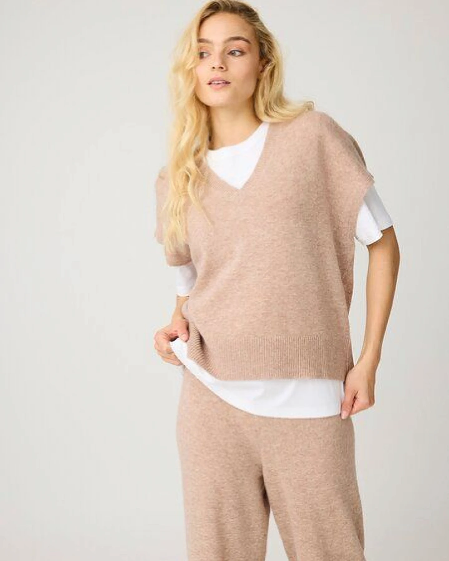 KnowledgeCotton Apparel Lockerer Strick-Pullunder mit V-Ausschnitt aus Bio-Lammwolle – Ansicht 2