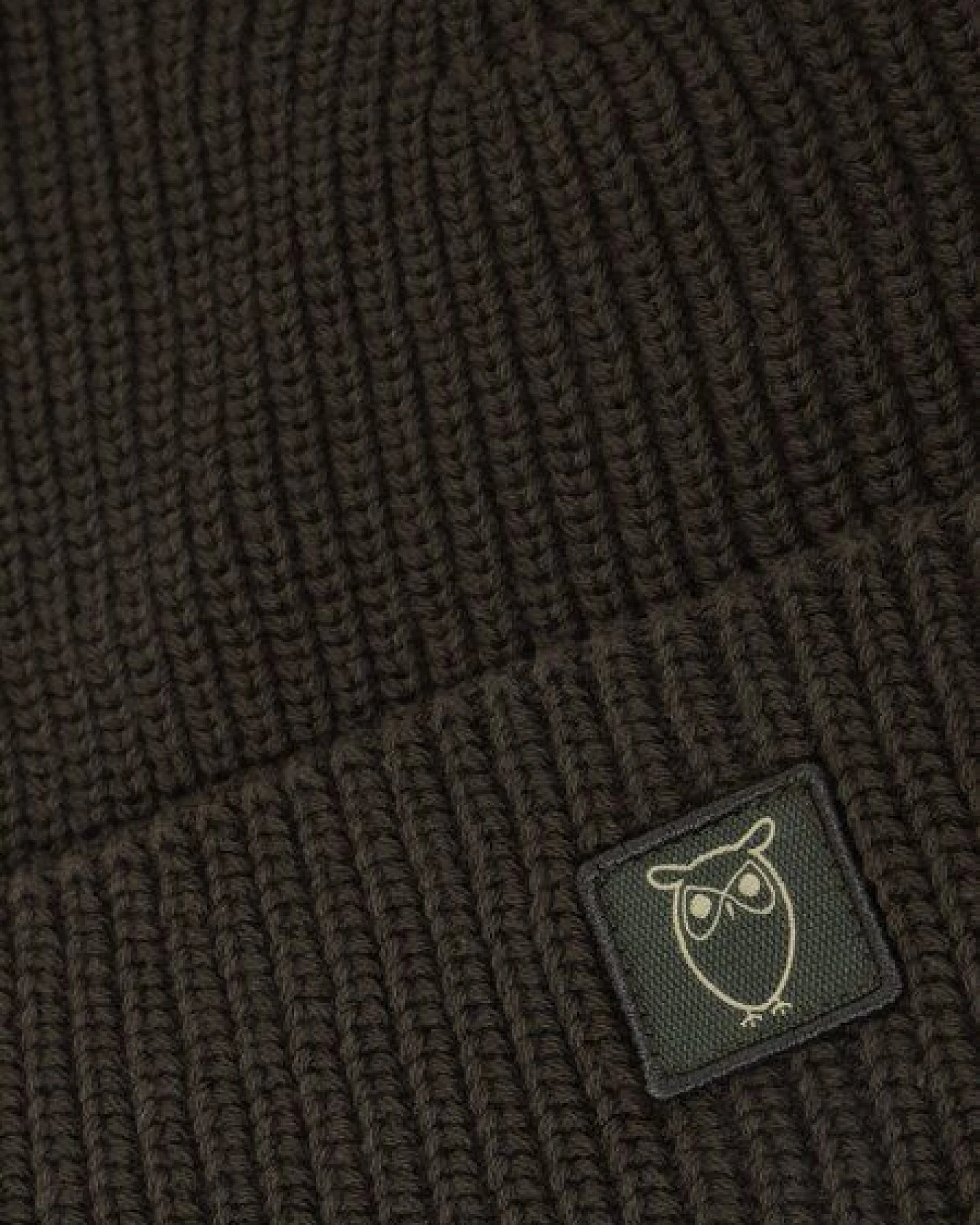 KnowledgeCotton Apparel Gerippte Mütze mit Badge aus Bio-Baumwolle – Ansicht 3
