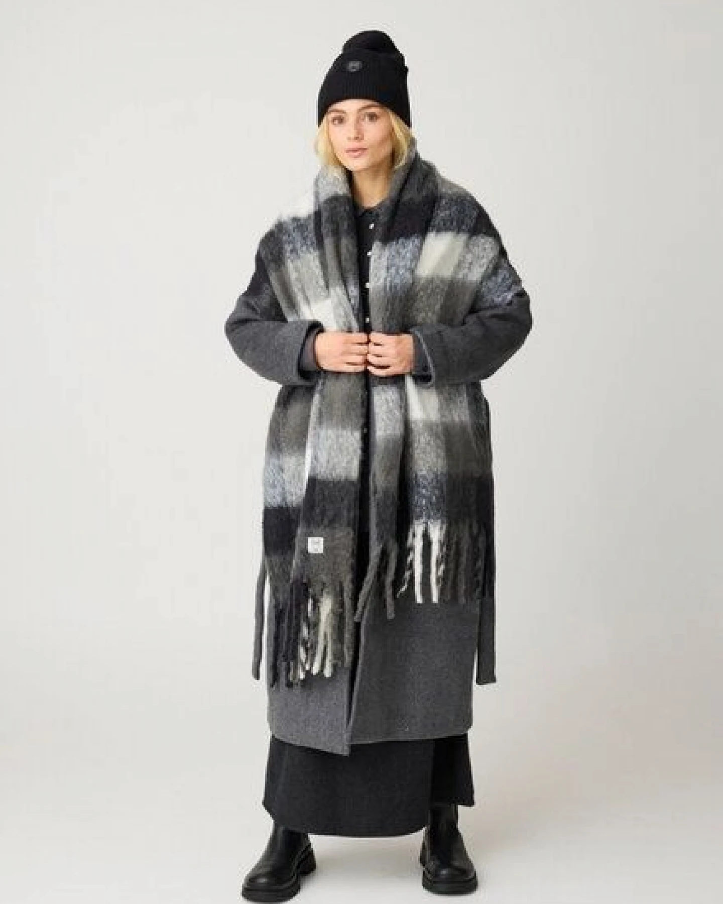 KnowledgeCotton Apparel Veganer Winterschal - kariert - aus recyceltem Polyester – Ansicht 3
