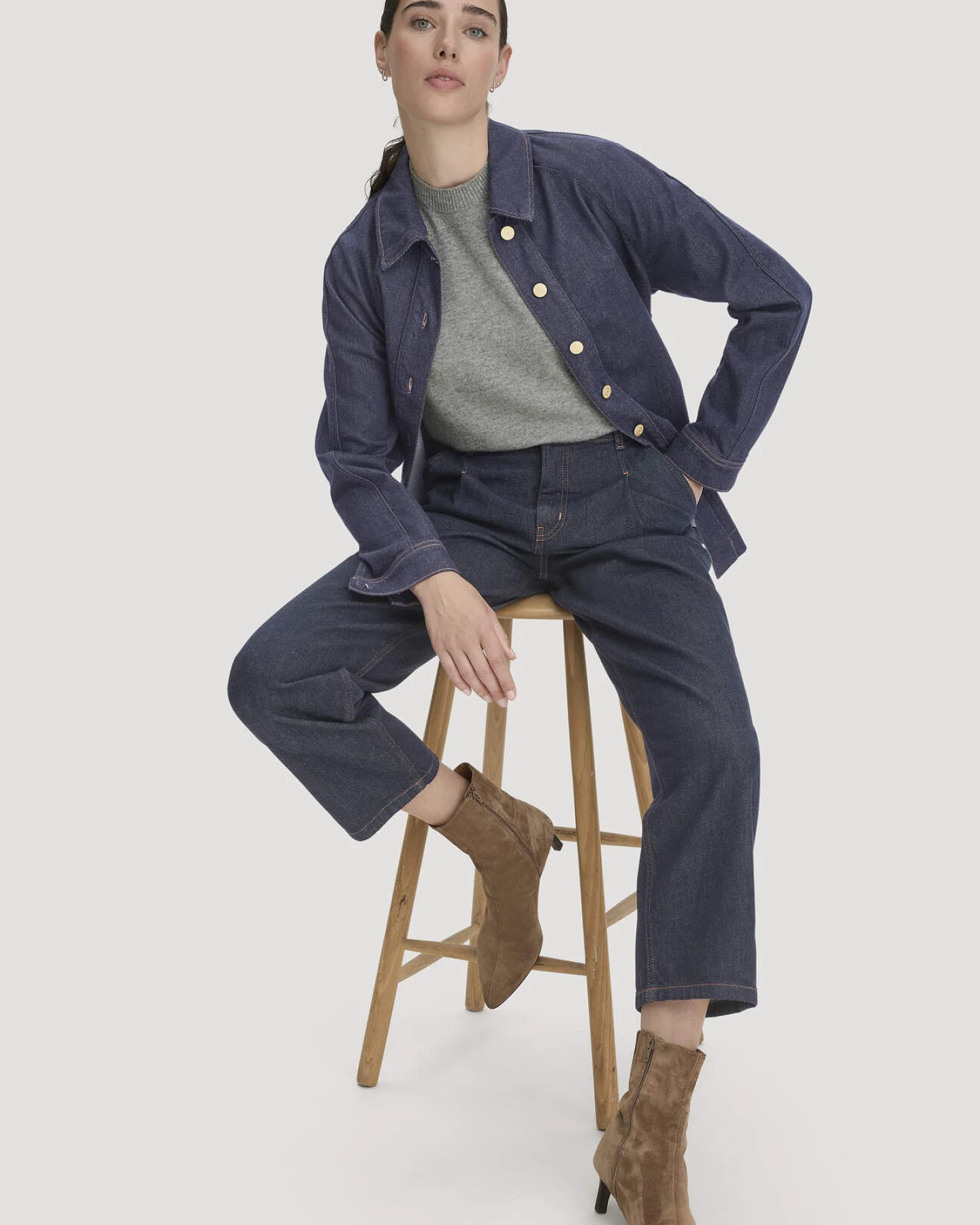 hessnatur Damen Jeans mit Pleats Tapered Fit aus Bio-Baumwolle - blau - Größe 25 – Ansicht 4