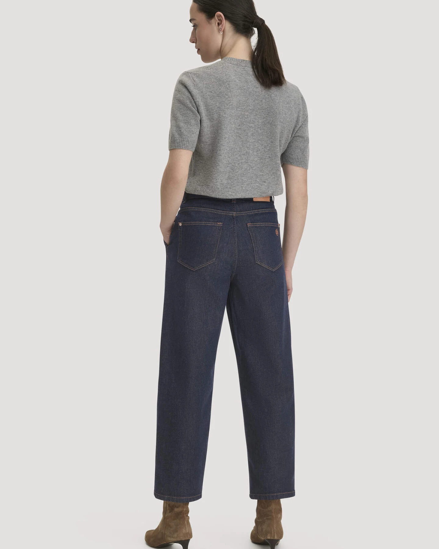 hessnatur Damen Jeans mit Pleats Tapered Fit aus Bio-Baumwolle - blau - Größe 28 – Ansicht 2