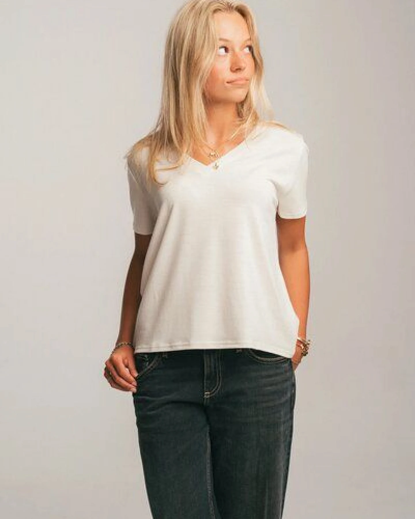 Kopyto LEGWAN RWS – Damen-T-Shirt mit V-Ausschnitt und kurzen Ärmeln aus Merinowolle – Ansicht 2