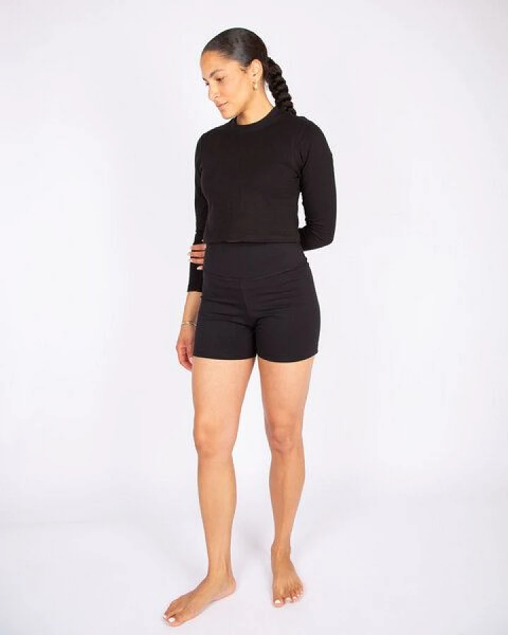 ÆVRIL Damen Kurze Yoga Leggings // Schwarz // Bio-Baumwolle