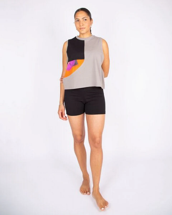 ÆVRIL Damen Yogashirt // Floripa Print, Clay, Black // Bio-Baumwolle