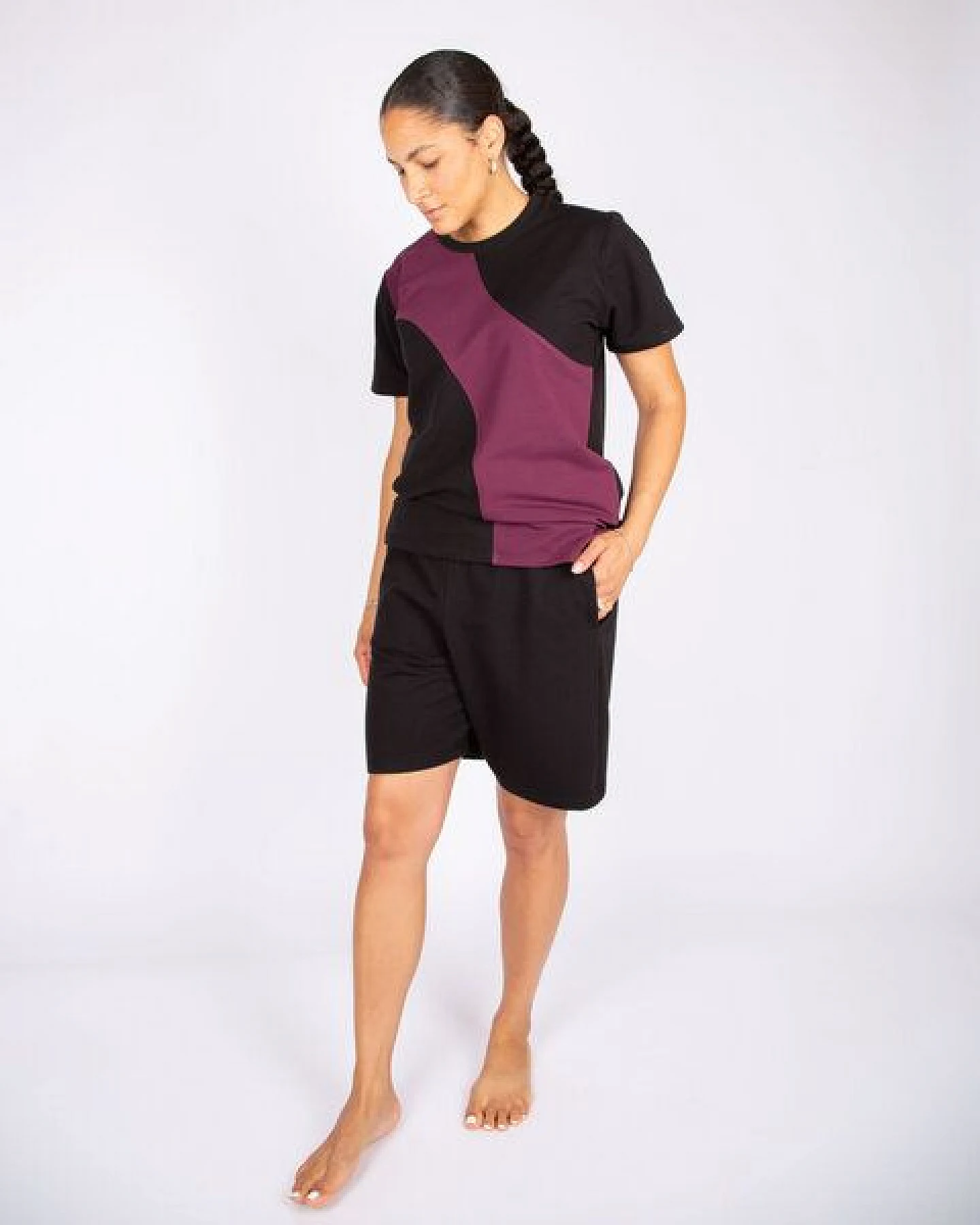 ÆVRIL Unisex Kurze Yogahose // Schwarz // Bio-Baumwolle – Ansicht 2