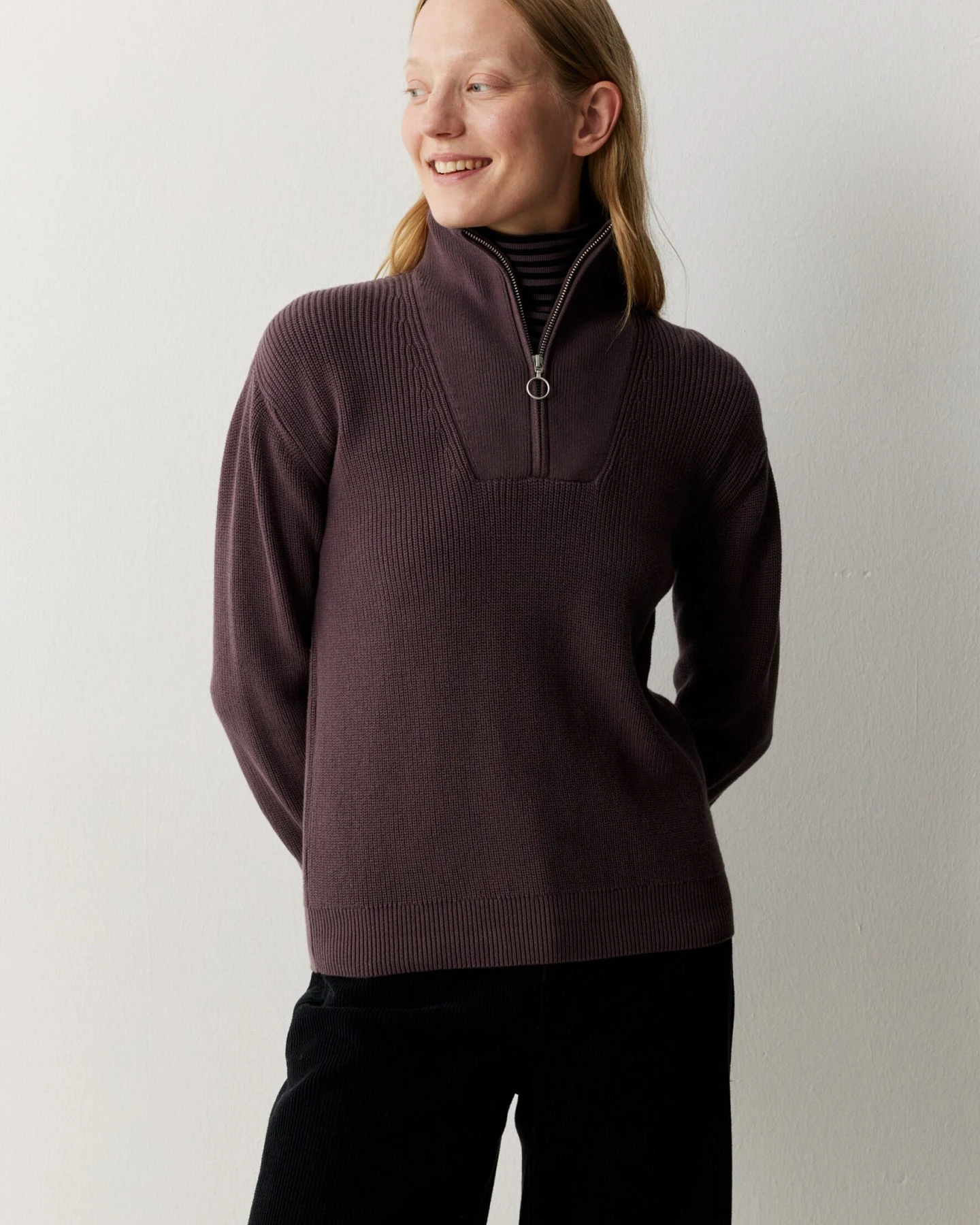 Recolution Damen vegan Pullover Nigella In Dark Grape – Ansicht 2