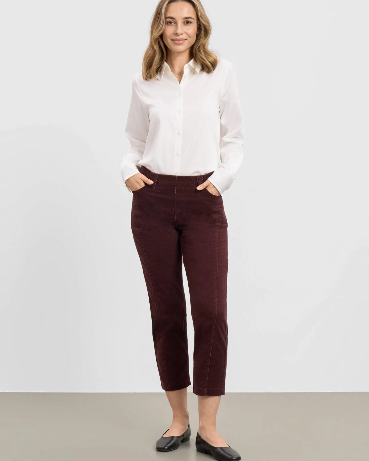 LAURIE Damen vegan Hose Piper Pure Regular Cord Verkürzt Dunkelpflaumenfarben – Ansicht 2