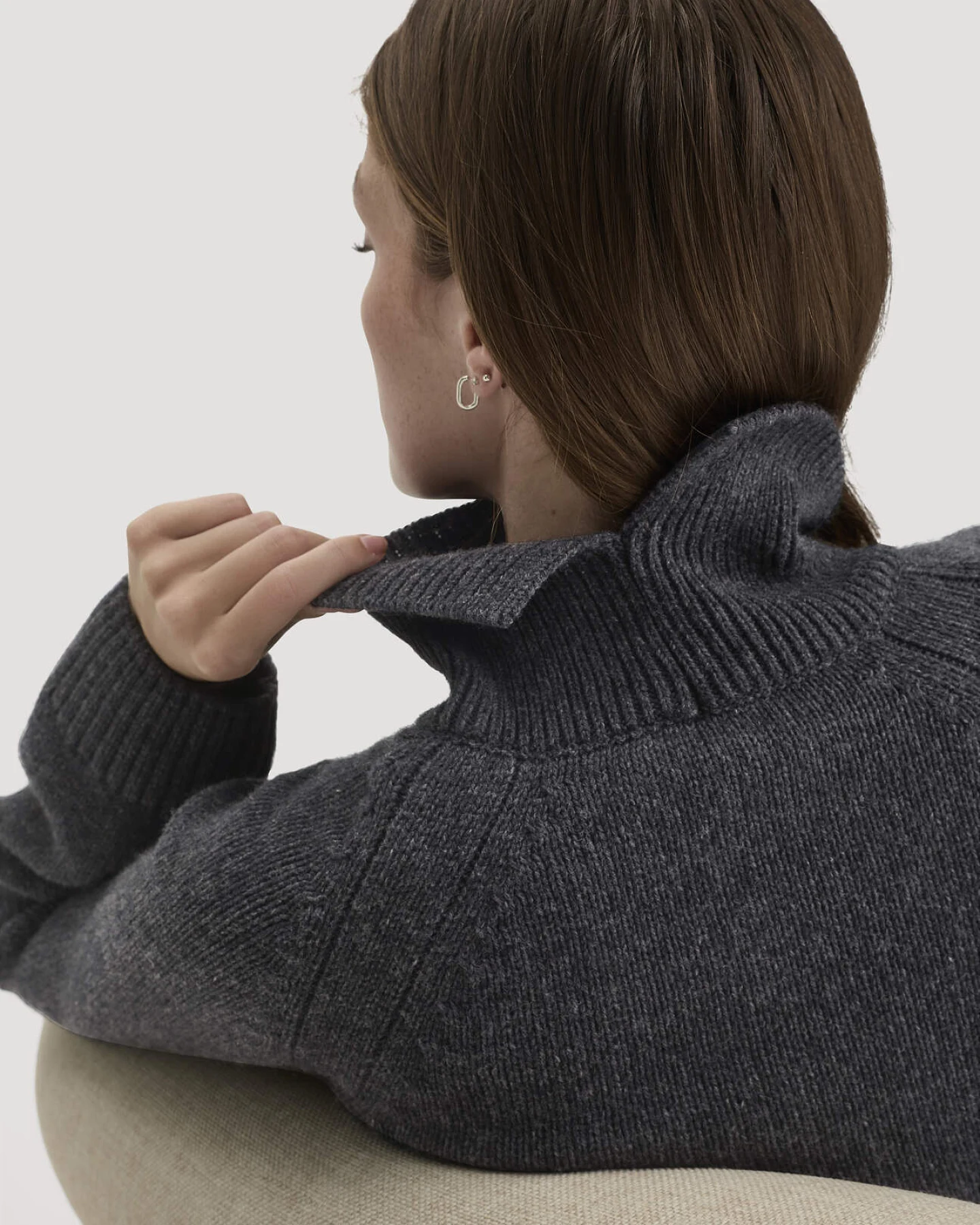 hessnatur Damen Strickkleid Relaxed aus Bio-Merinowolle mit Bio-Baumwolle - grau - Größe M – Ansicht 3