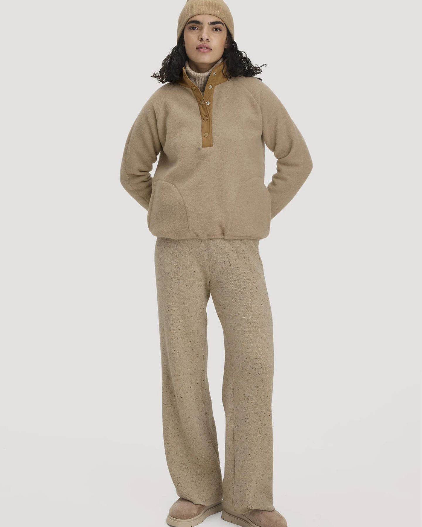 hessnatur Damen Wollfleece Troyer Patch Relaxed aus Bio-Merinowolle - beige - Größe L – Ansicht 2