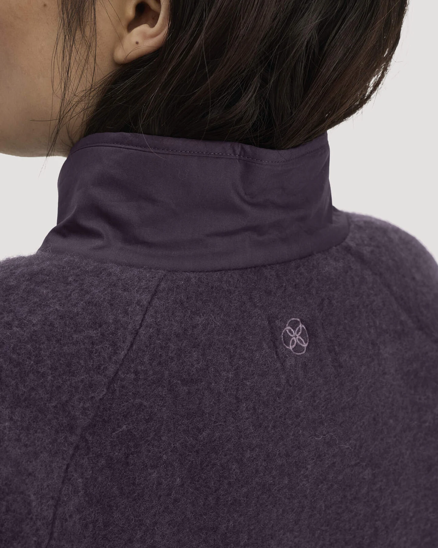 hessnatur Damen Wollfleece Troyer Patch Relaxed aus Bio-Merinowolle - lila - Größe M – Ansicht 4
