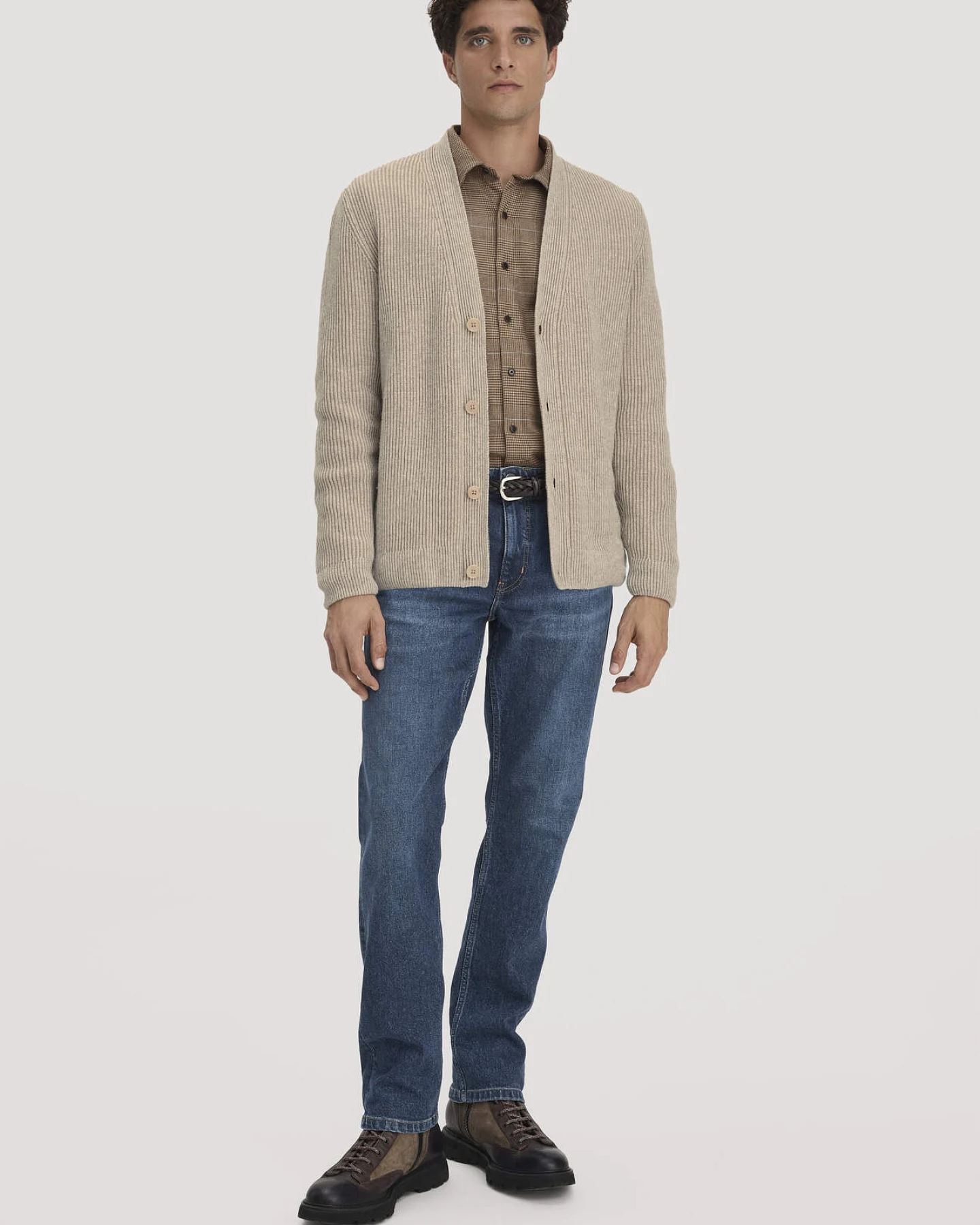 hessnatur Herren Double-Knit Cardigan Regular aus Bio-Baumwolle und Bio-Merinowolle mit recycelter Wolle - beige - Größe M – Ansicht 2