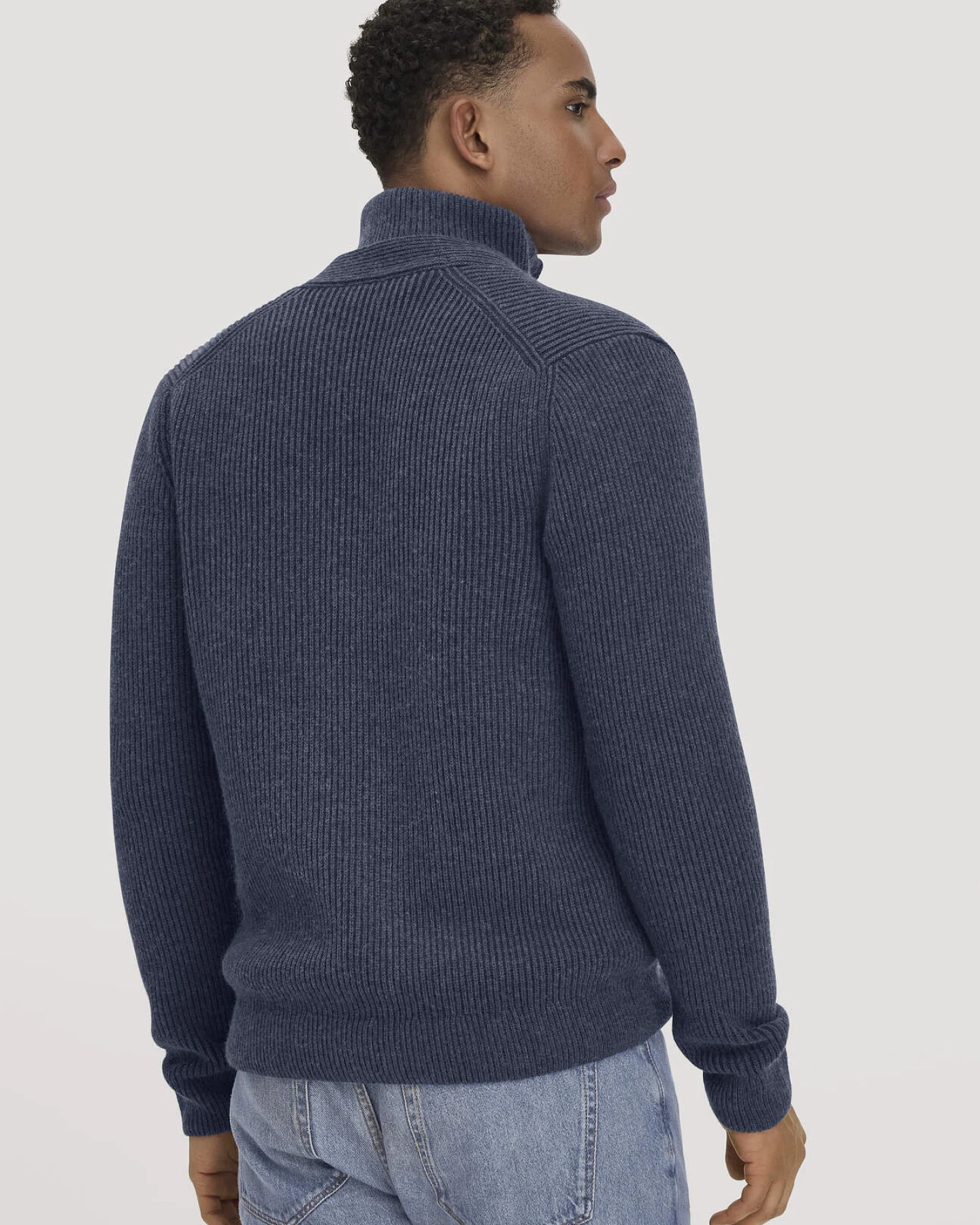 hessnatur Herren Double-Knit Cardigan Regular aus Bio-Baumwolle und Bio-Merinowolle mit recycelter Wolle - blau - Größe XL – Ansicht 3