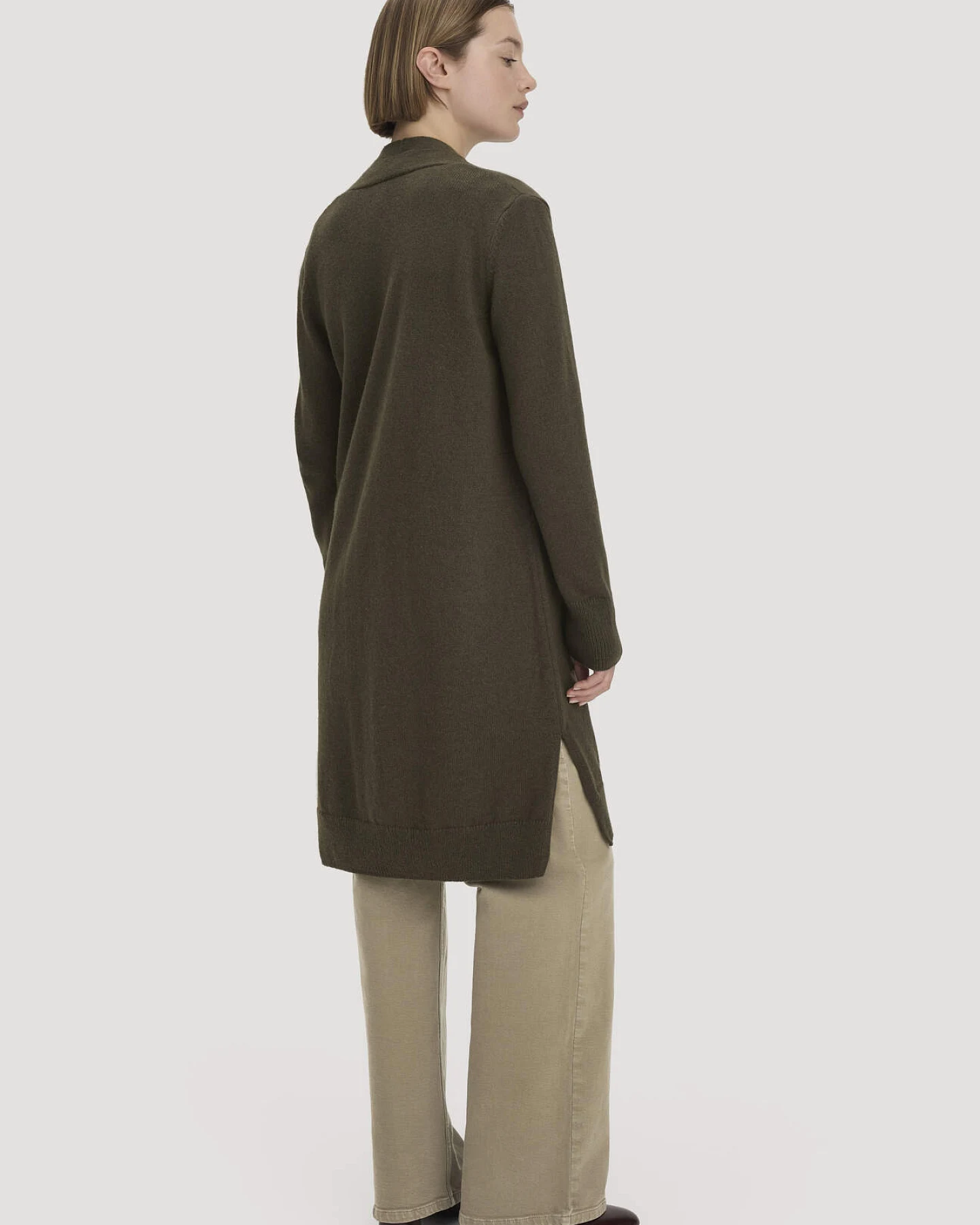 hessnatur Damen Strick Jacke Relaxed aus Bio-Merinowolle mit Bio-Baumwolle - grün - Größe XXL – Ansicht 2