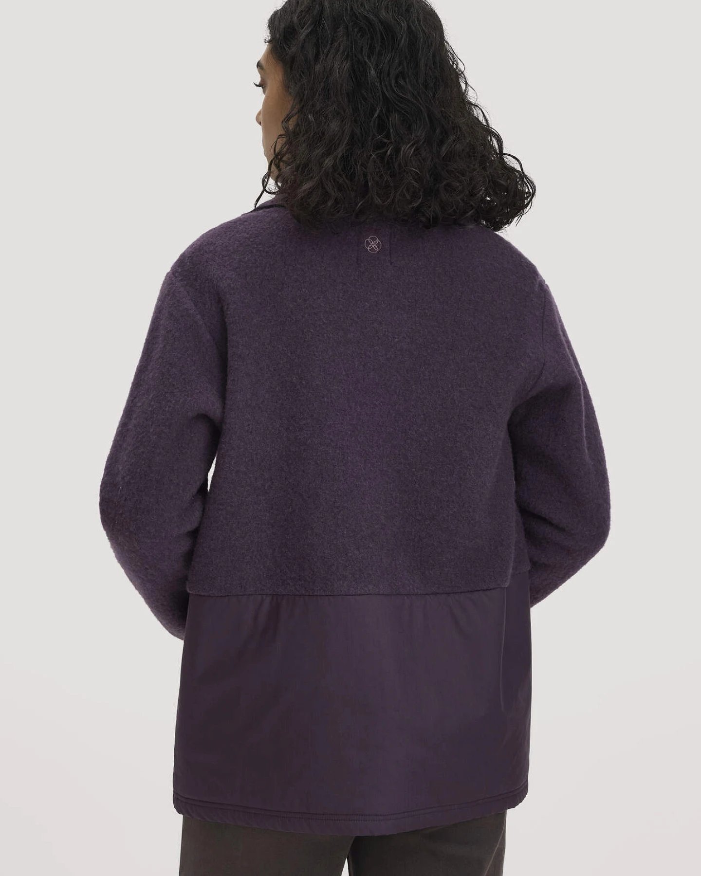 hessnatur Damen Wolfleece Jacke Patch Relaxed aus Bio-Merinowolle - lila - Größe L – Ansicht 3