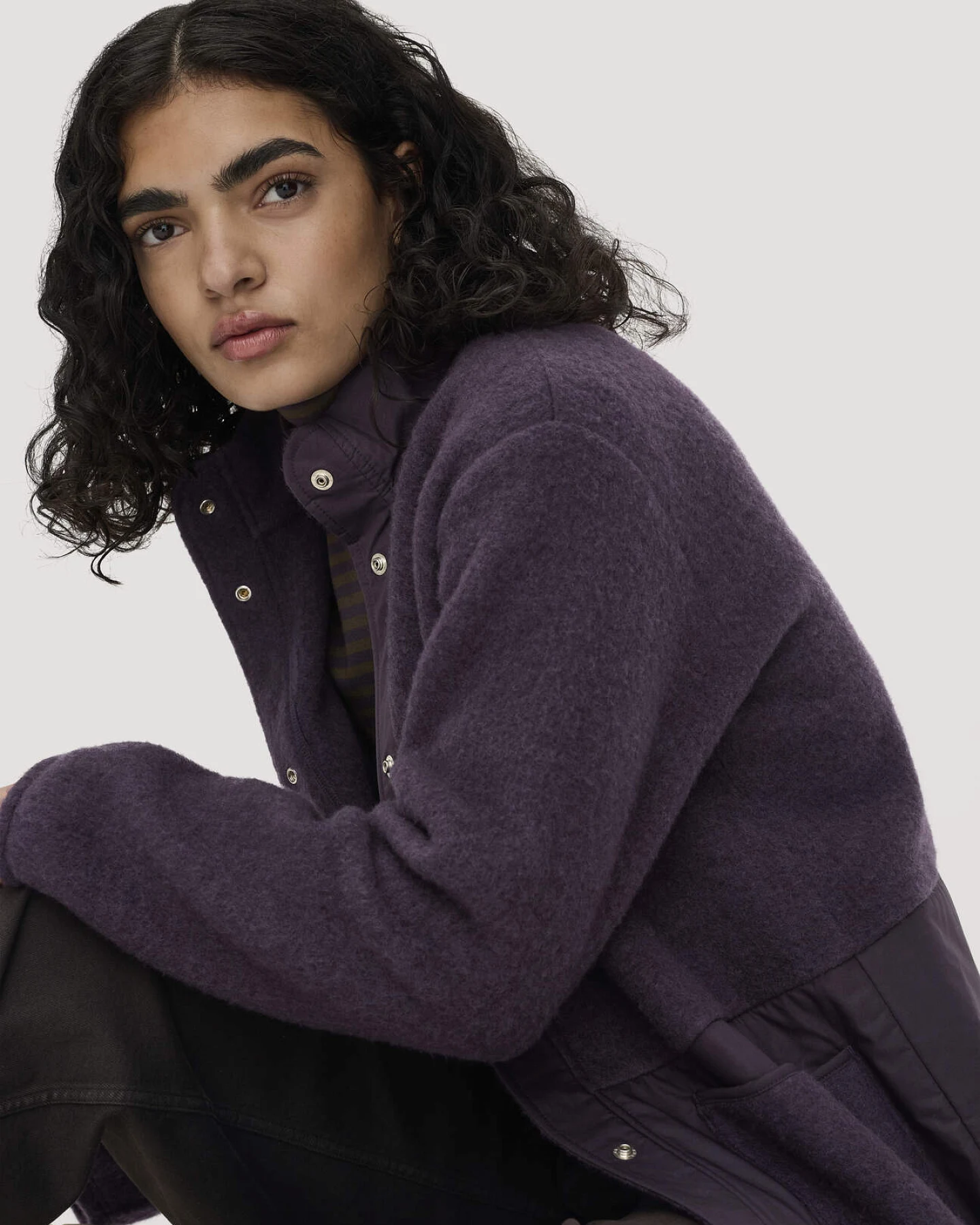 hessnatur Damen Wolfleece Jacke Patch Relaxed aus Bio-Merinowolle - lila - Größe L – Ansicht 4