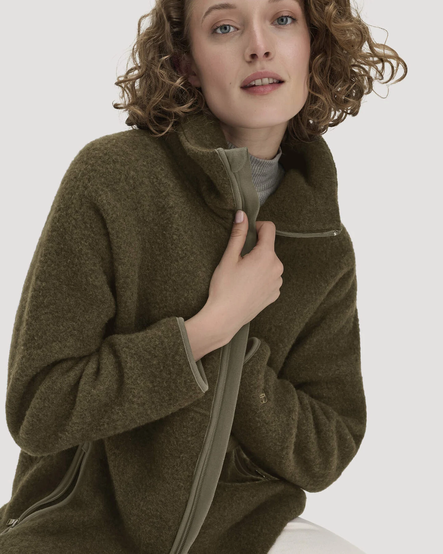 hessnatur Damen Wollfleece Jacke Oversize aus Bio-Merinowolle - grün - Größe L – Ansicht 4