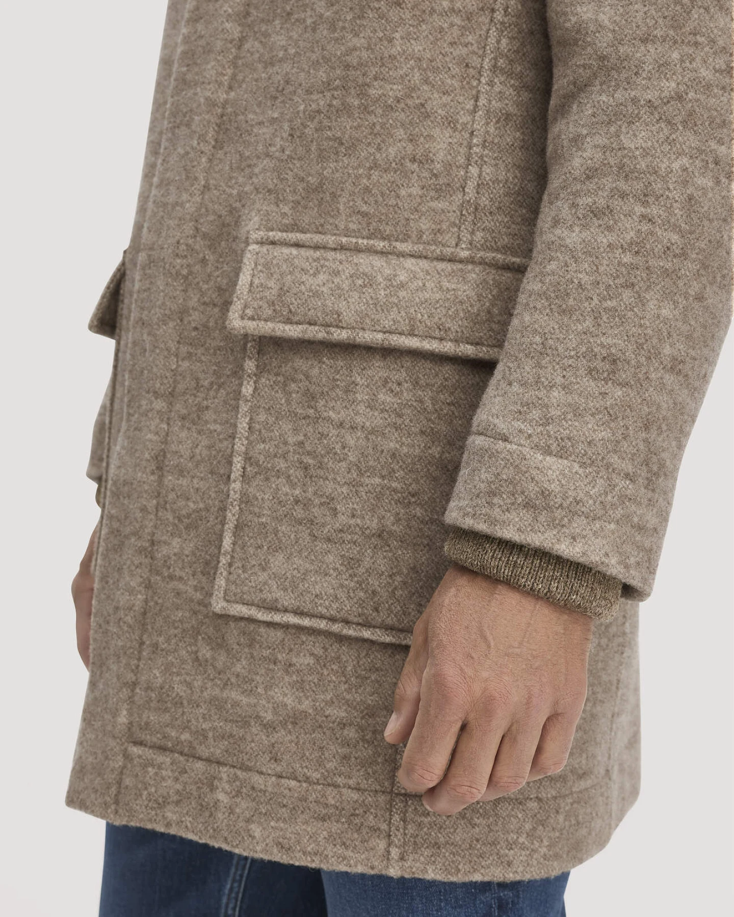 hessnatur Herren Rhön Mantel mit Kapuze Regular aus Rhönwolle und europäischer Wolle - beige - Größe 46 – Ansicht 4