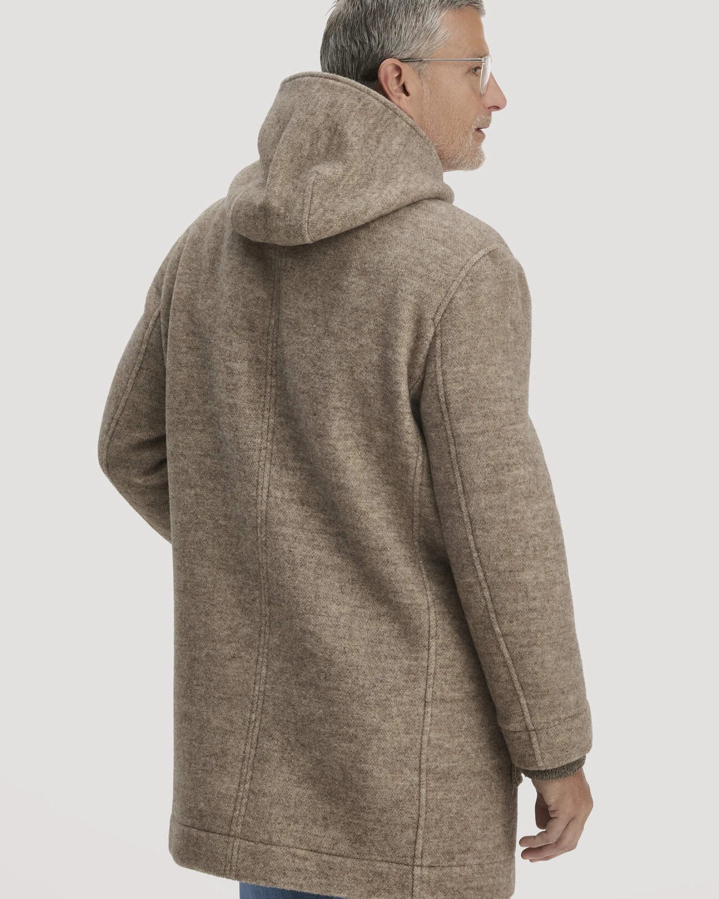 hessnatur Herren Rhön Mantel mit Kapuze Regular aus Rhönwolle und europäischer Wolle - beige - Größe 48 – Ansicht 3