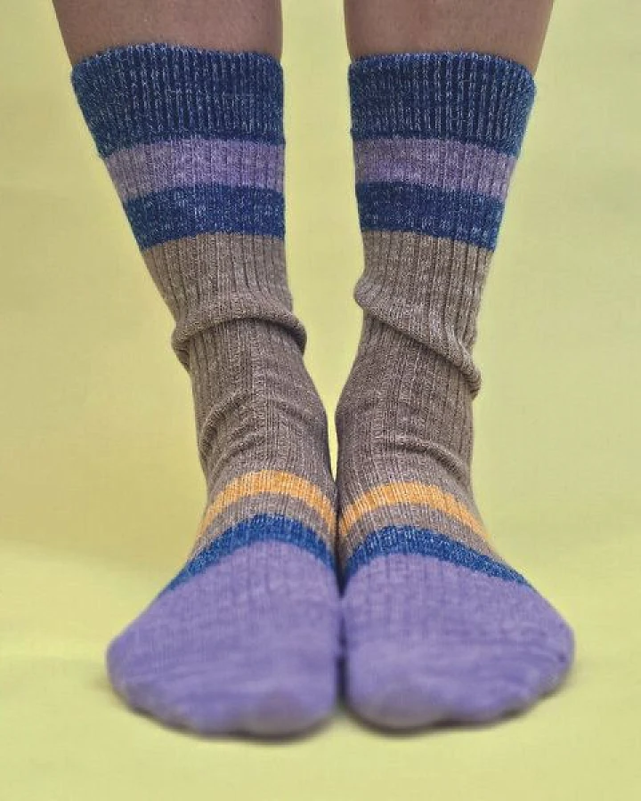 Fräulein Prusselise Wollfgang Woll Socke beige, lila-blau, grobstrick, colourblock