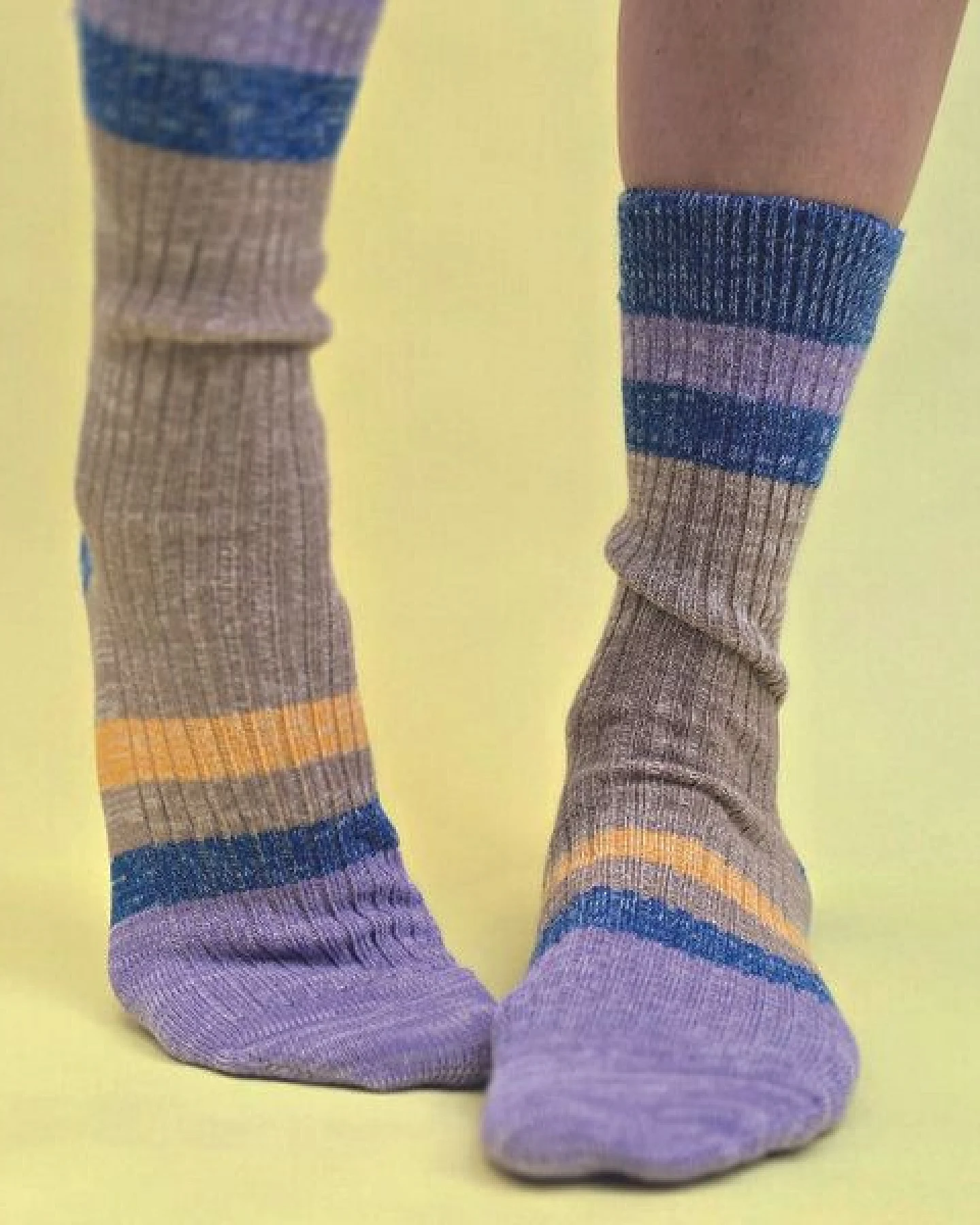 Fräulein Prusselise Wollfgang Woll Socke beige, lila-blau, grobstrick, colourblock – Ansicht 3