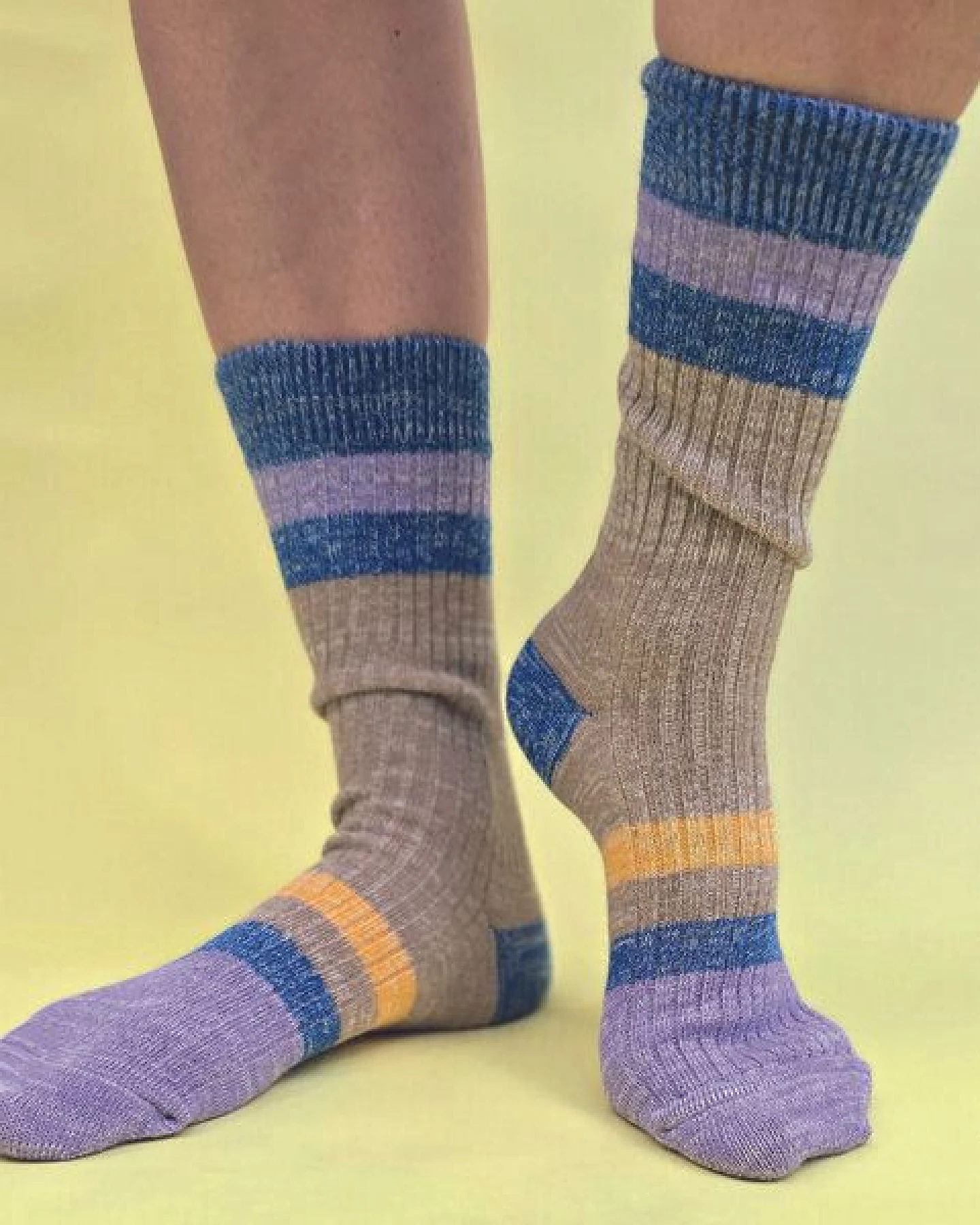 Fräulein Prusselise Wollfgang Woll Socke beige, lila-blau, grobstrick, colourblock – Ansicht 2