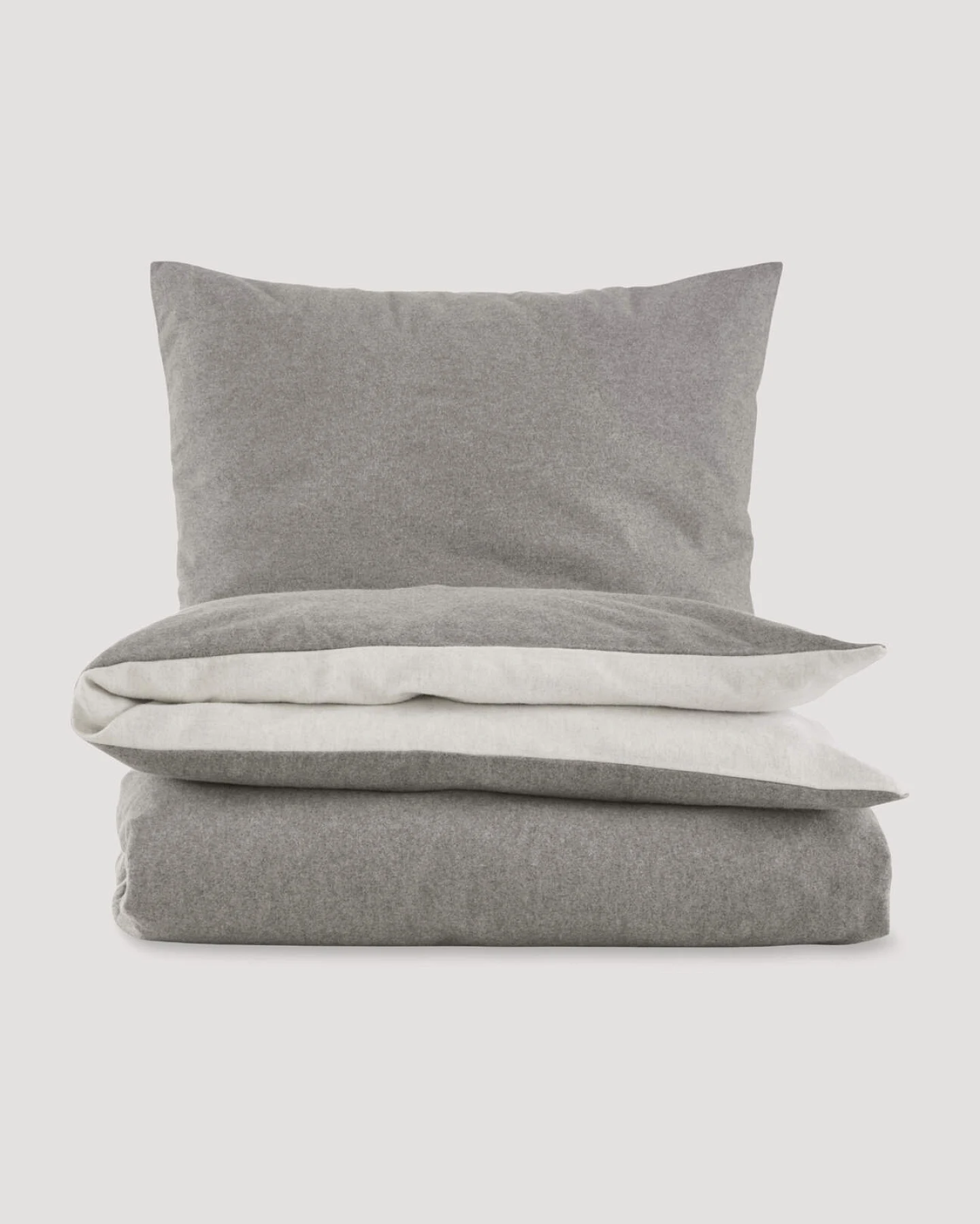 hessnatur Biber Wende-Bettwäsche-Set aus Bio-Baumwolle - grau - Größe 135x200 / 40x80 cm – Ansicht 4
