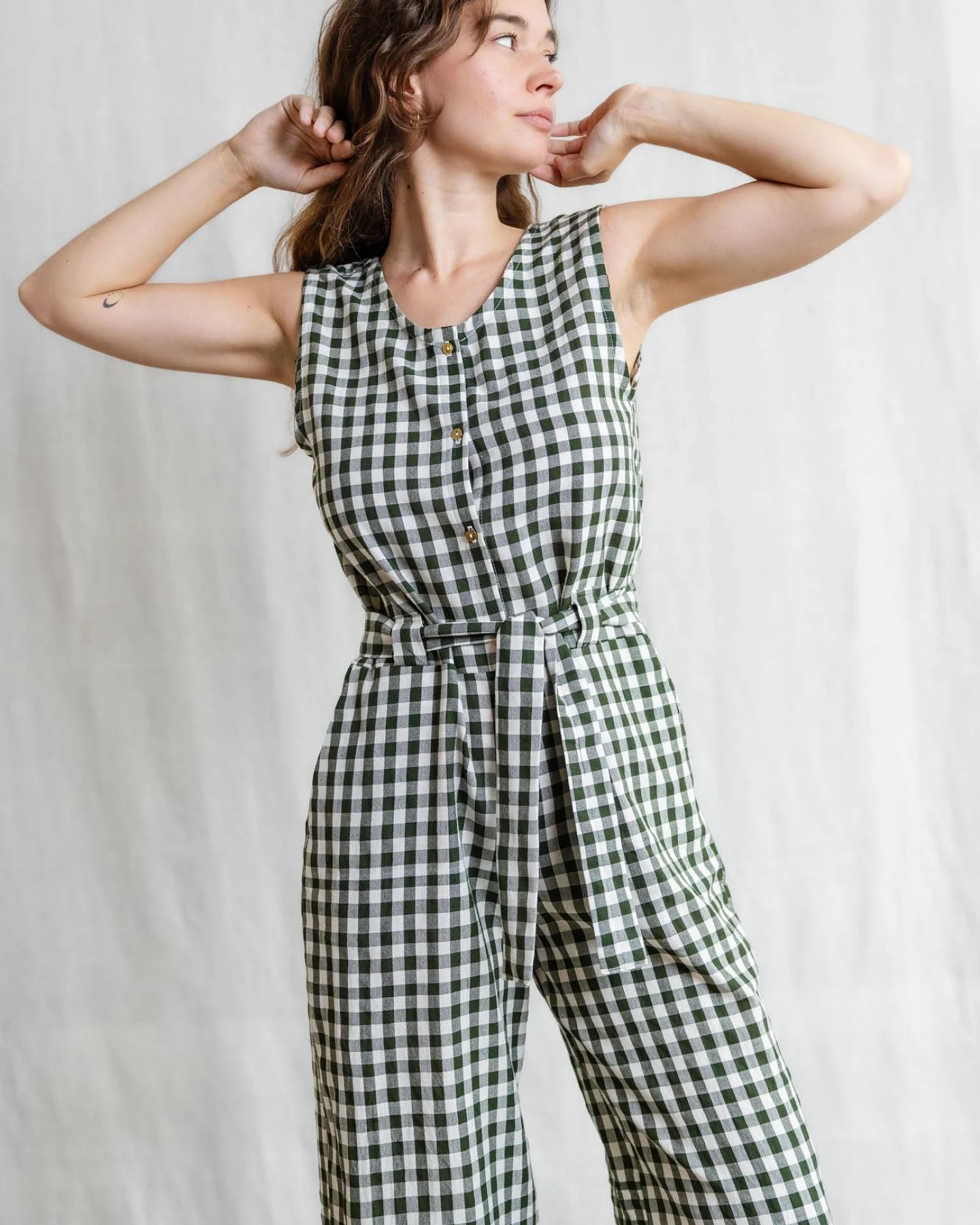 Jyoti - Fair Works Damen vegan Jumpsuit Daksha Karo Grün Weiß – Ansicht 2