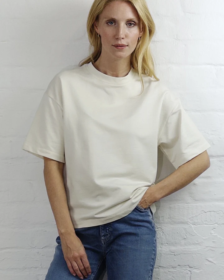 Compact sweat oversize tee