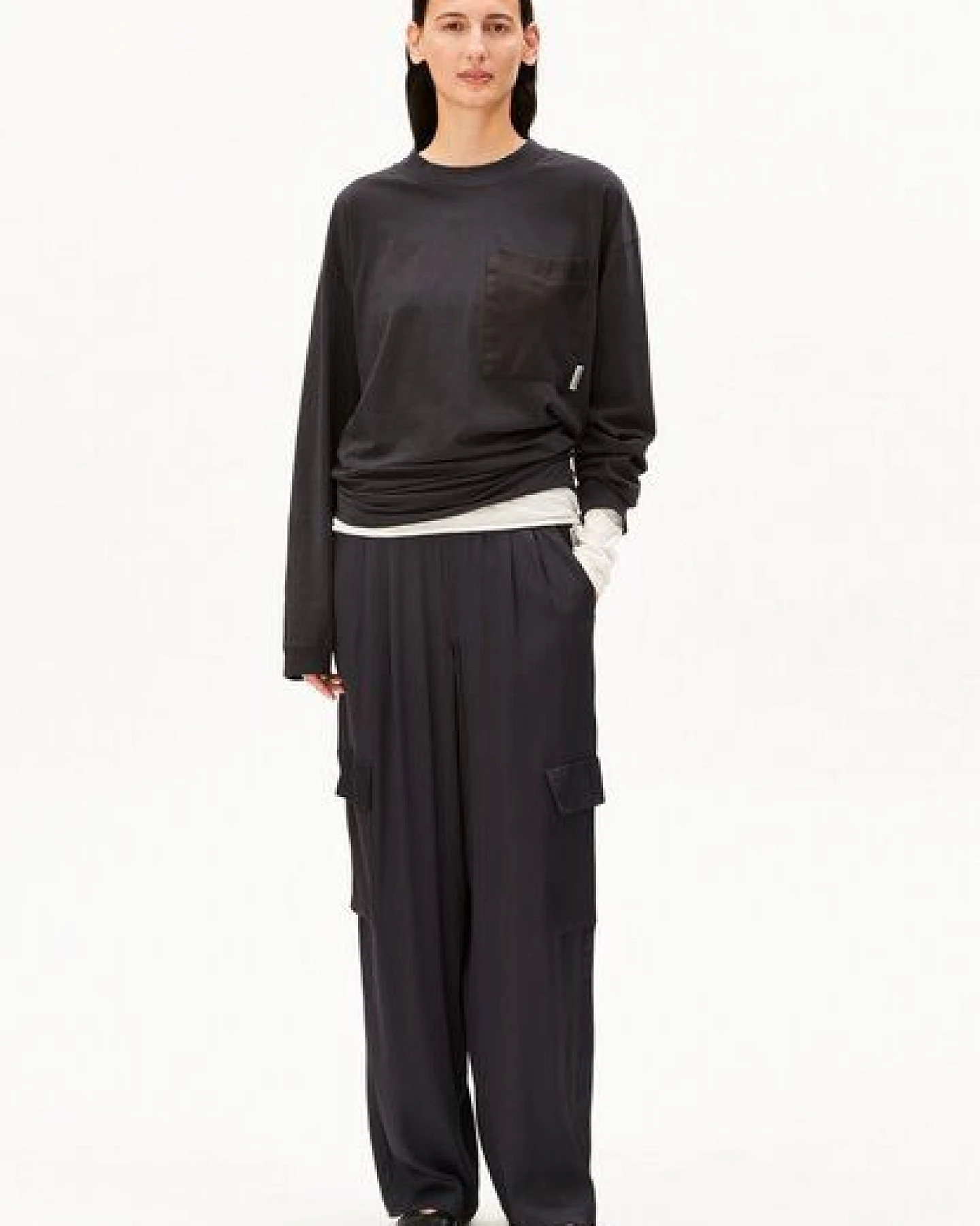 ARMEDANGELS SATIN PULL ON Damen Hose aus Eastman Naia Renew Acetat Mix – Ansicht 4