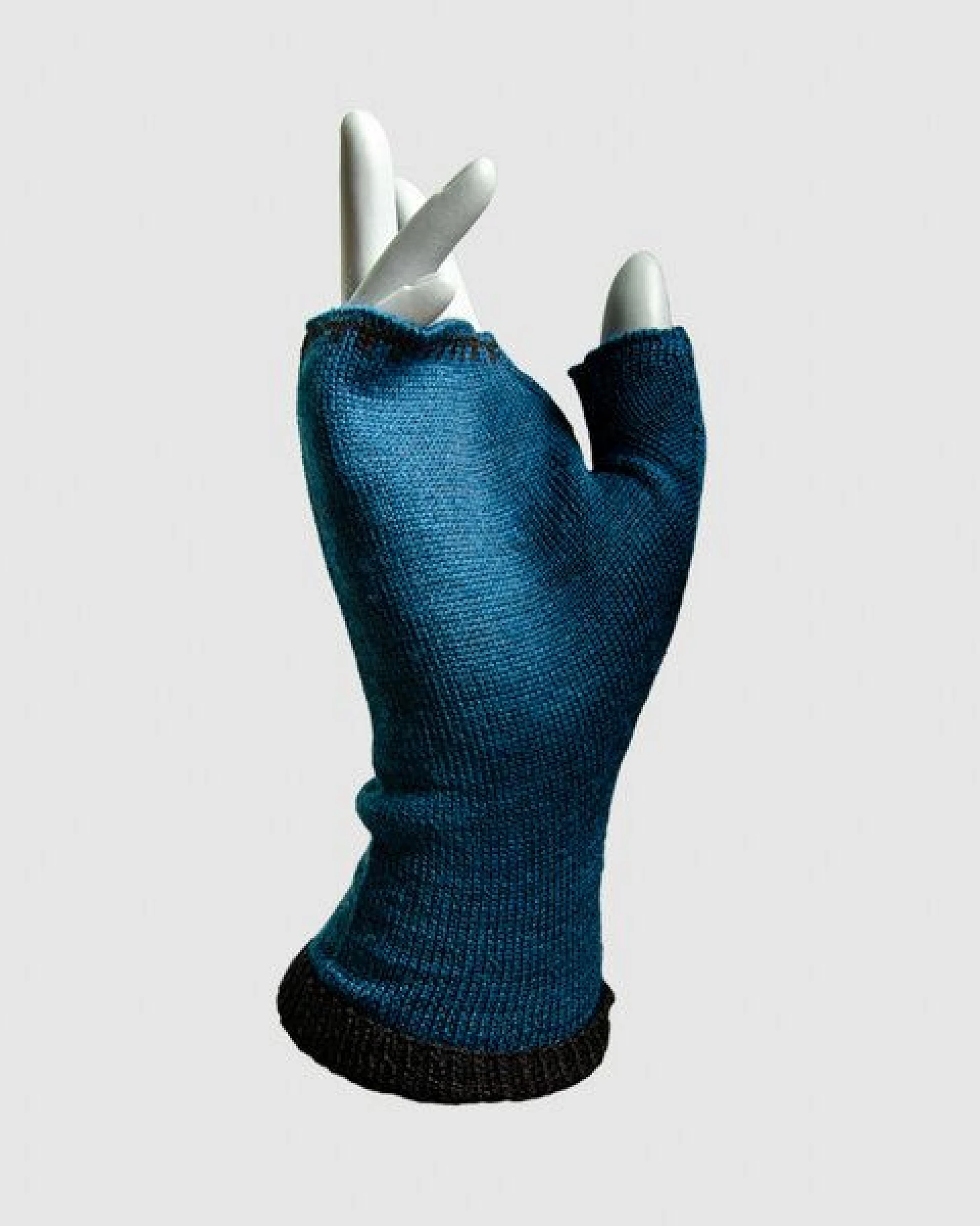 LANARTO slow fashion Pulswärmer zweifarbig gestrickt aus Merinowolle – Ansicht 3
