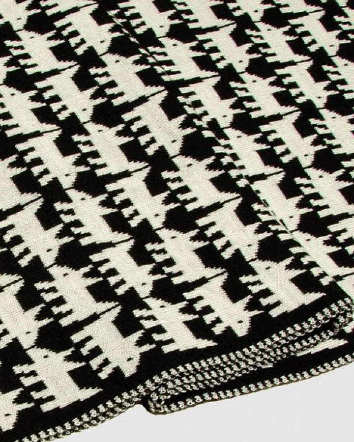 LANARTO slow fashion Schal Muster 'Hund' zweifarbig gestrickt aus Merinowolle