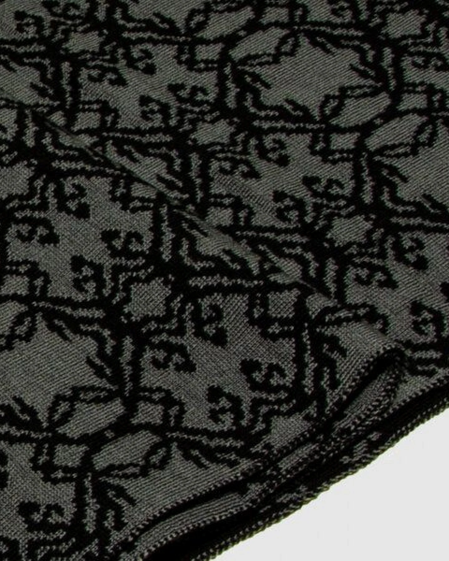 LANARTO slow fashion Schal Muster 'Kranz' zweifarbig gestrickt aus Merinowolle – Ansicht 3