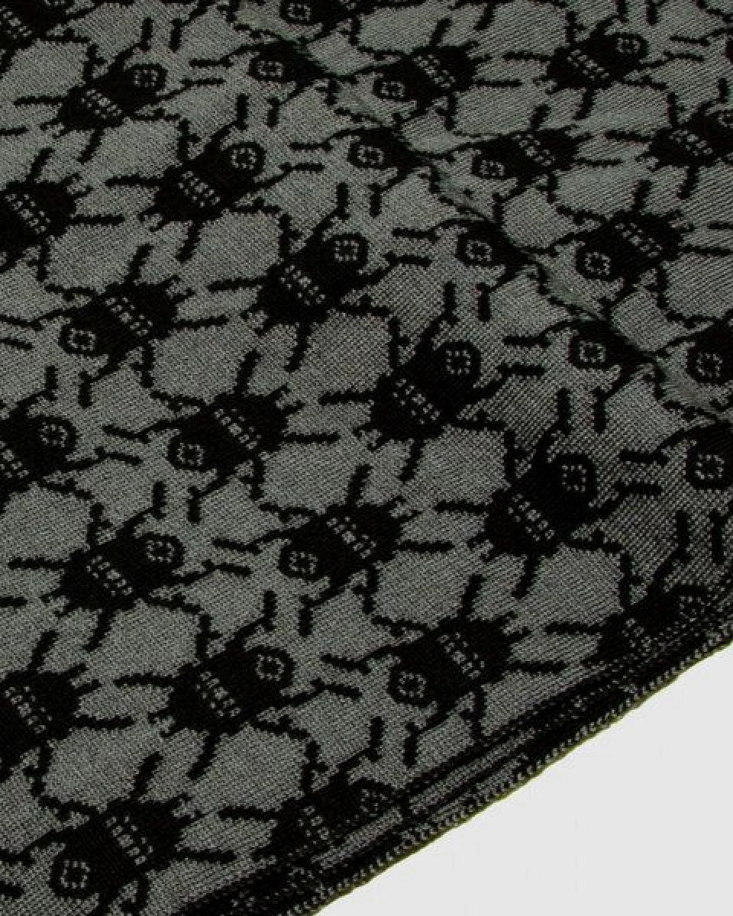 LANARTO slow fashion Schal Muster 'Käfer' zweifarbig gestrickt aus Merinowolle – Ansicht 2
