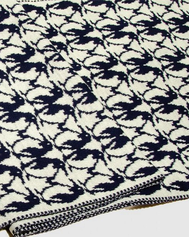 LANARTO slow fashion Schal Muster 'Pinguin' zweifarbig gestrickt aus Merinowolle