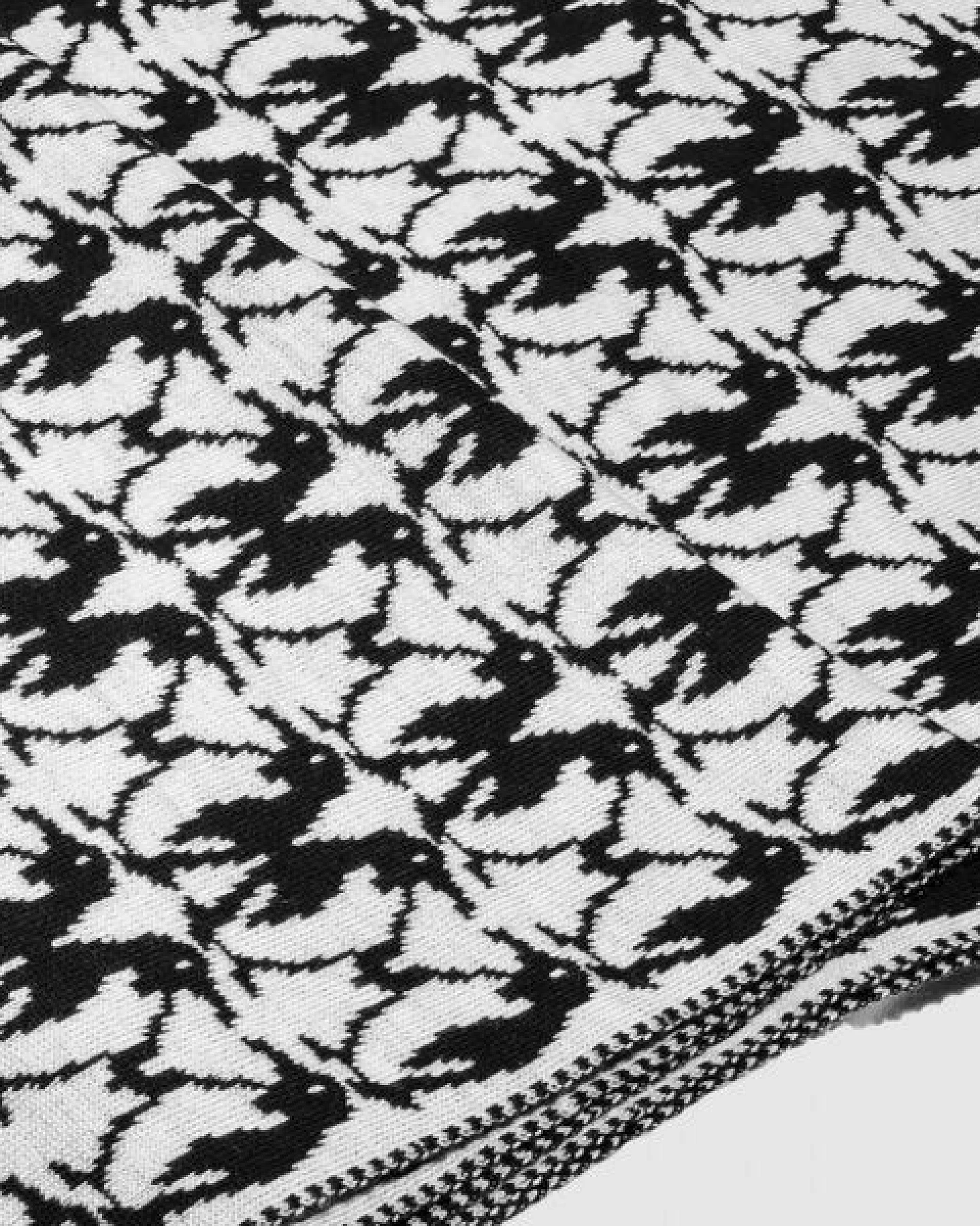 LANARTO slow fashion Schal Muster 'Pinguin' zweifarbig gestrickt aus mulesingfreier Merinowolle – Ansicht 2