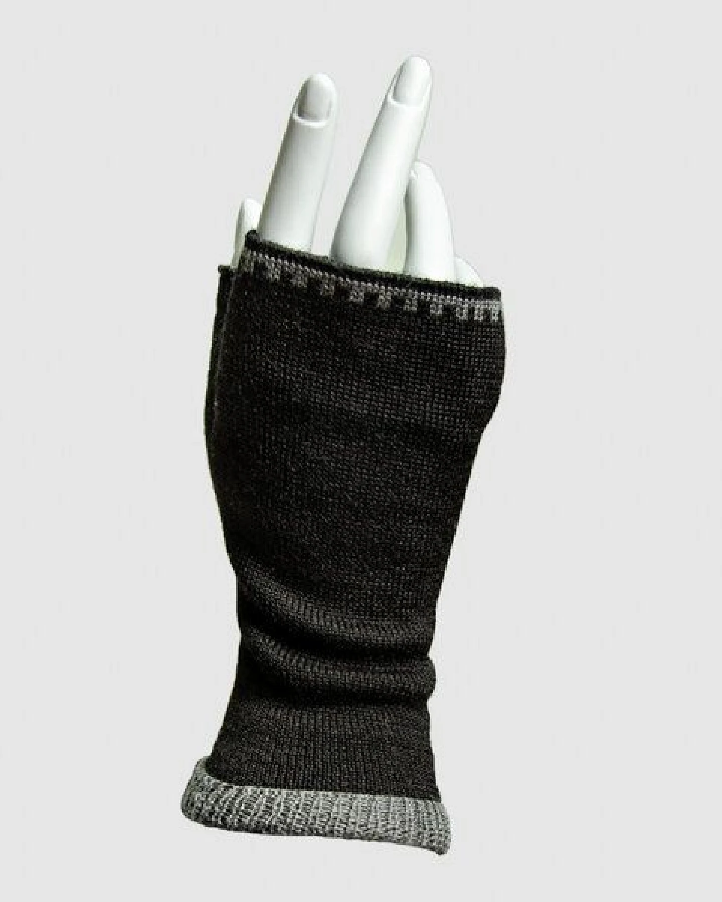 LANARTO slow fashion Pulswärmer zweifarbig gestrickt aus Merinowolle – Ansicht 2