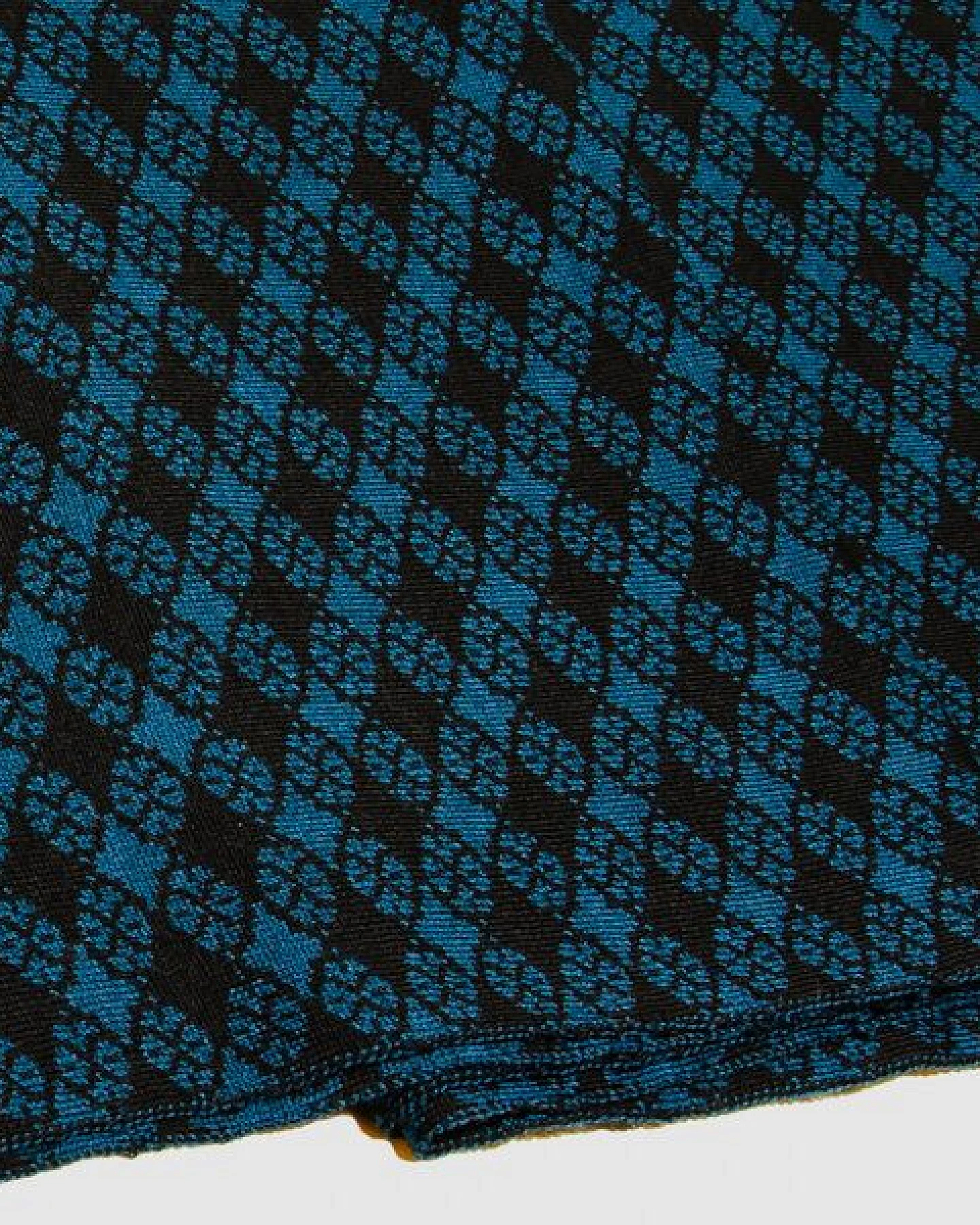 LANARTO slow fashion Schal Muster 'Blütenkaro' zweifarbig gestrickt aus Merinowolle – Ansicht 3