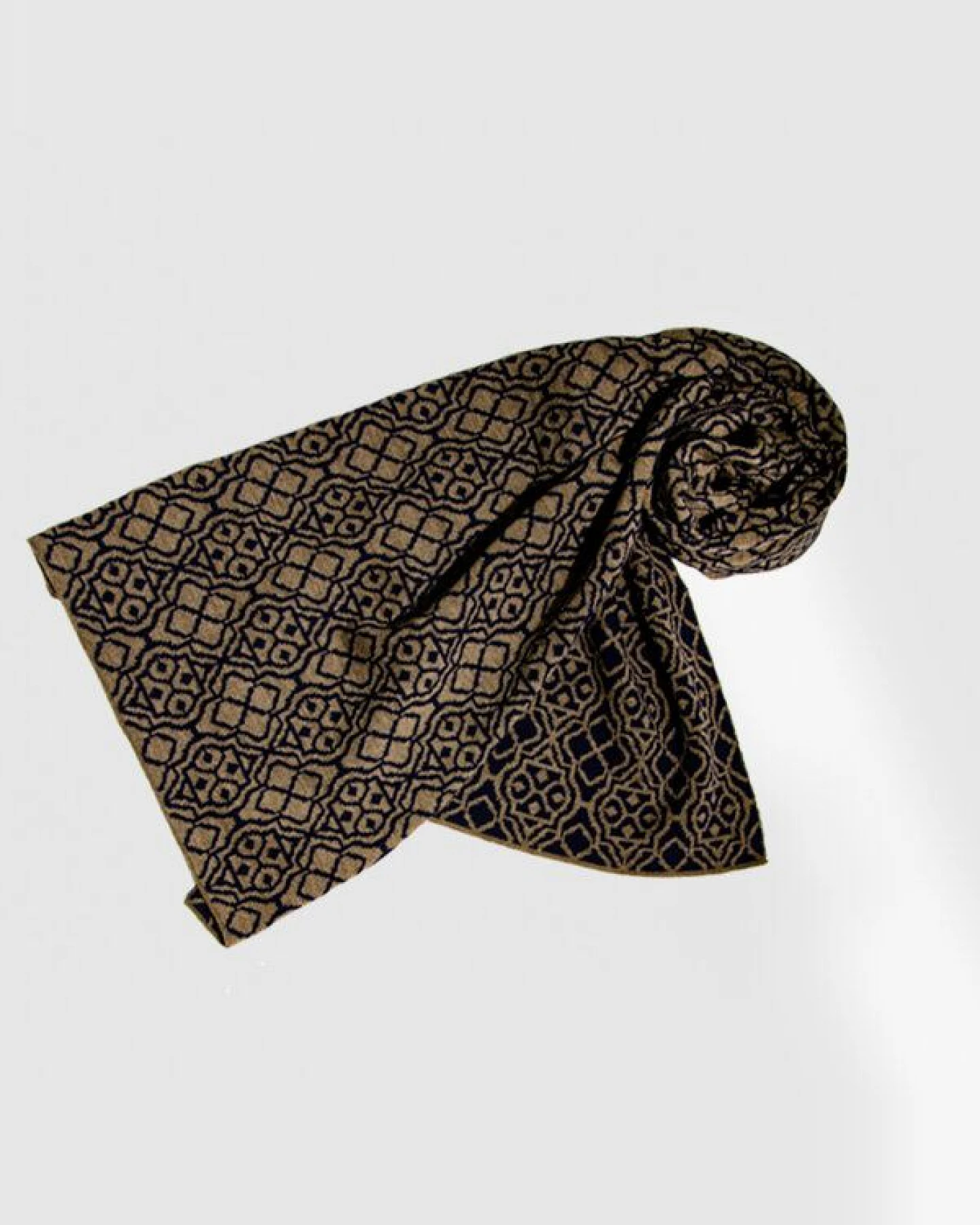 LANARTO slow fashion Schal Muster 'Netz' zweifarbig gestrickt aus mulesingfreier Merinowolle – Ansicht 3