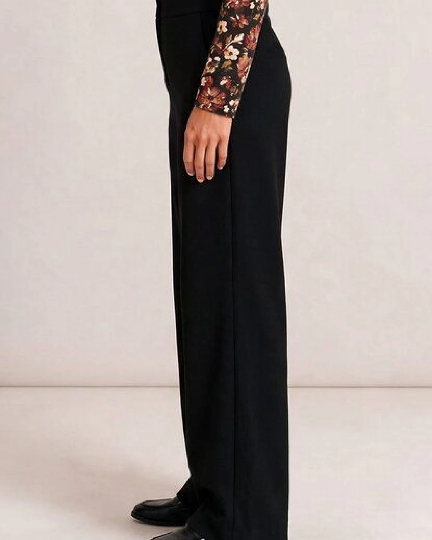 LANA wide Leg Hose, Modell Susana – Ansicht 3