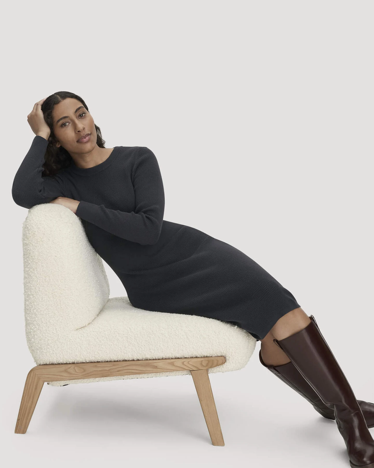 hessnatur Damen Strick Kleid Regular aus Bio-Baumwolle mit Bio-Merinowolle - schwarz - Größe S – Ansicht 4