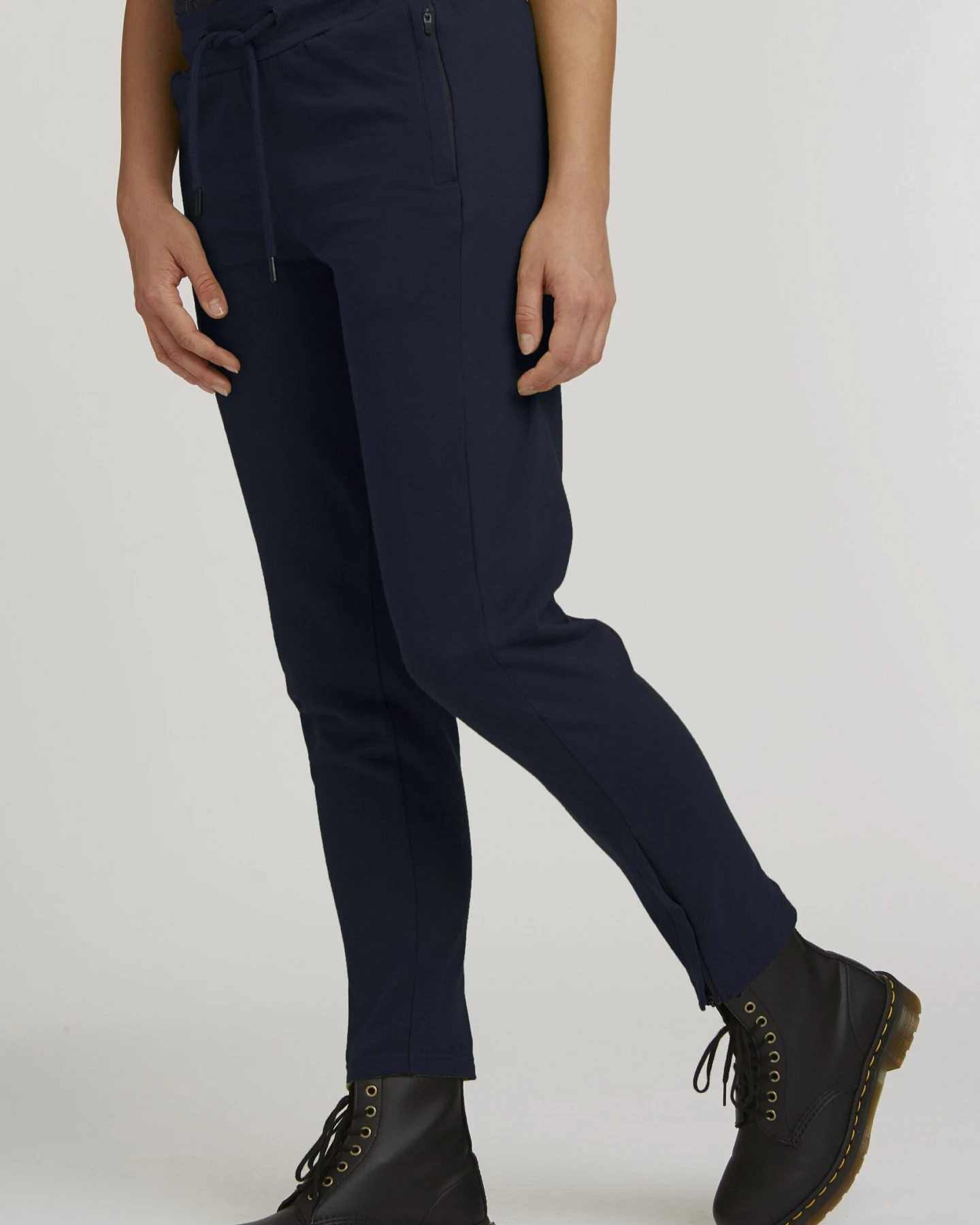 ThokkThokk Damen vegan Jogginghose Mit Reißverschluss Dunkelblau – Ansicht 2